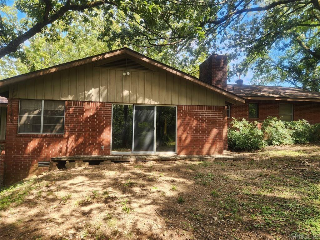 725 N Montgomery  Clarksville, AR