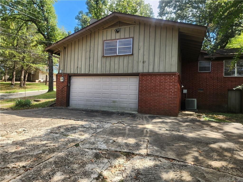 725 N Montgomery  Clarksville, AR