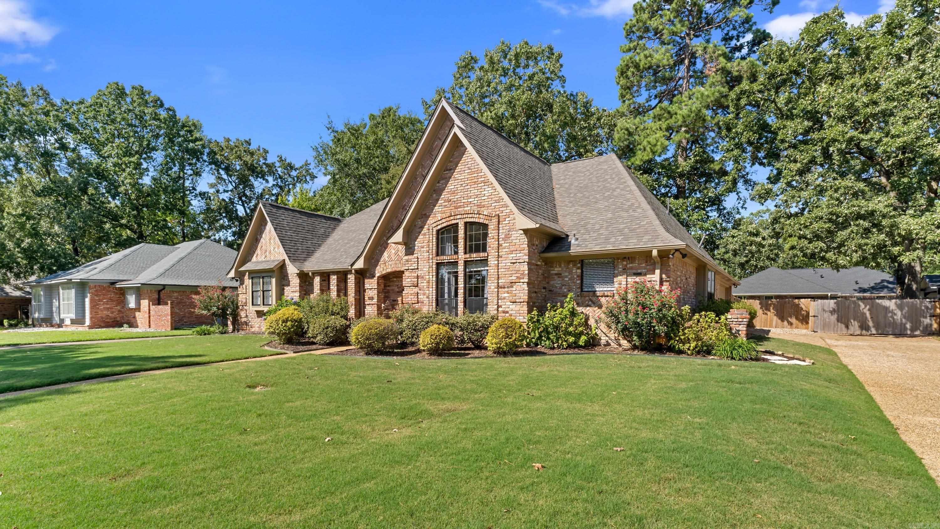 6005 Stoneridge Drive  Texarkana, TX