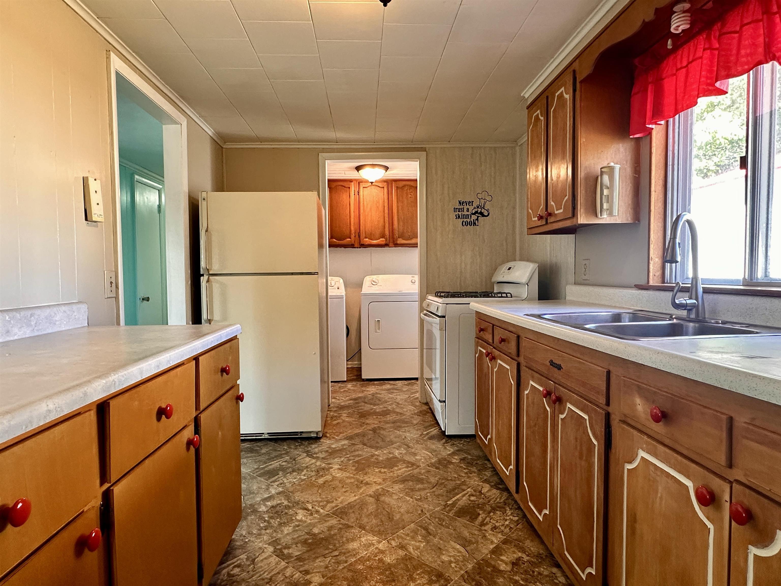 106 Edna  Highland, AR