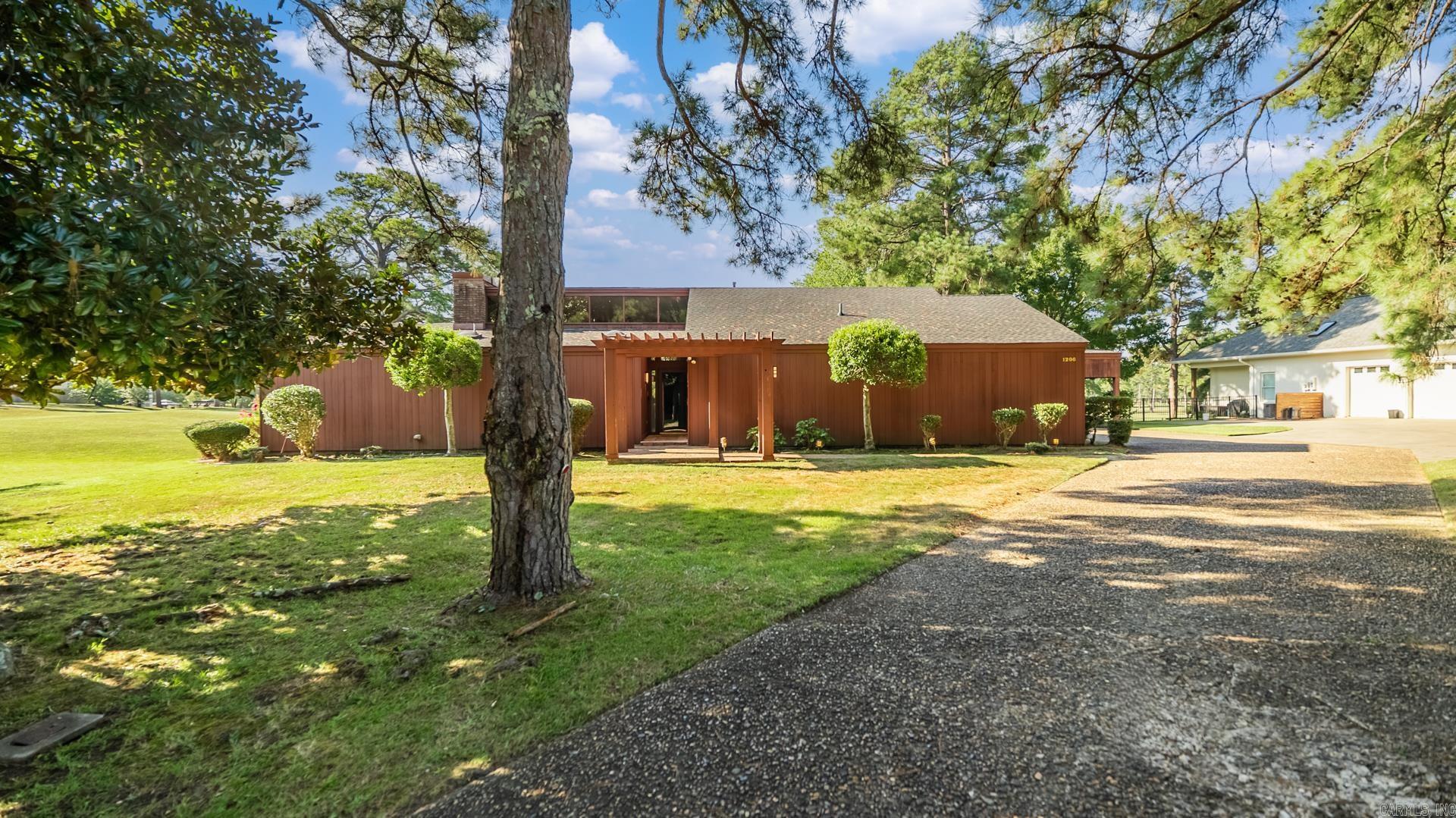 1206 W 46th Pine Bluff, AR 71603