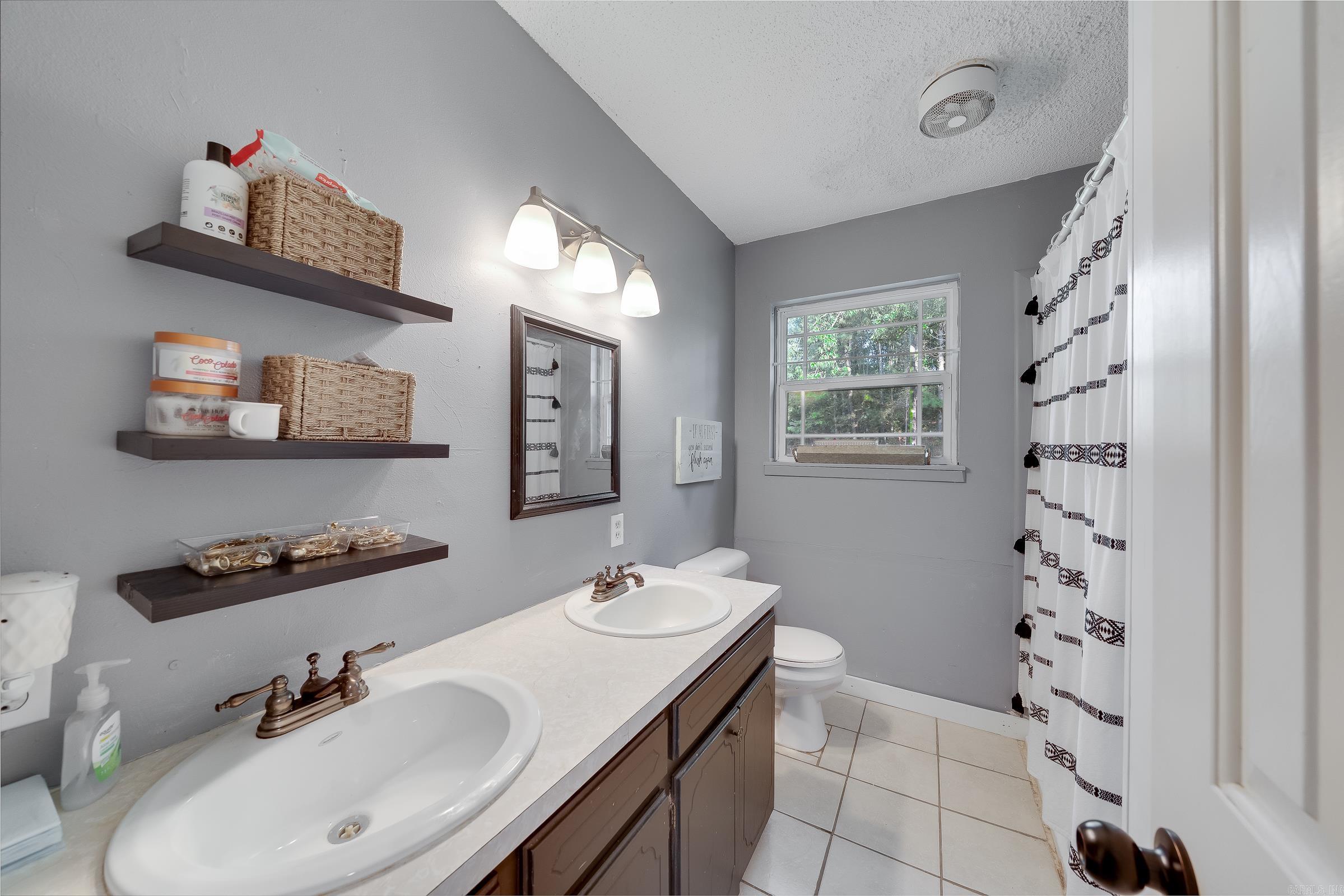 1426 N Hwy 71 De Queen, AR 71832