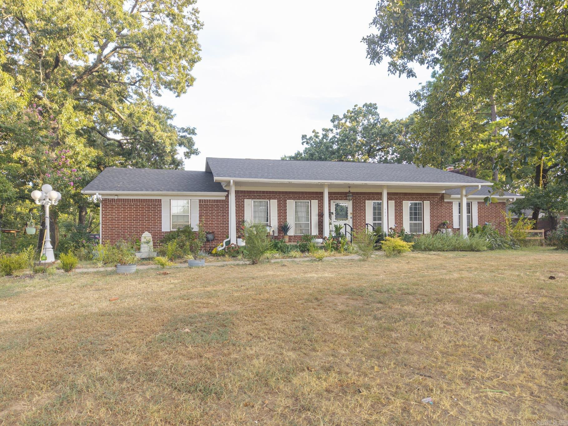 607 W Main  Charleston, AR