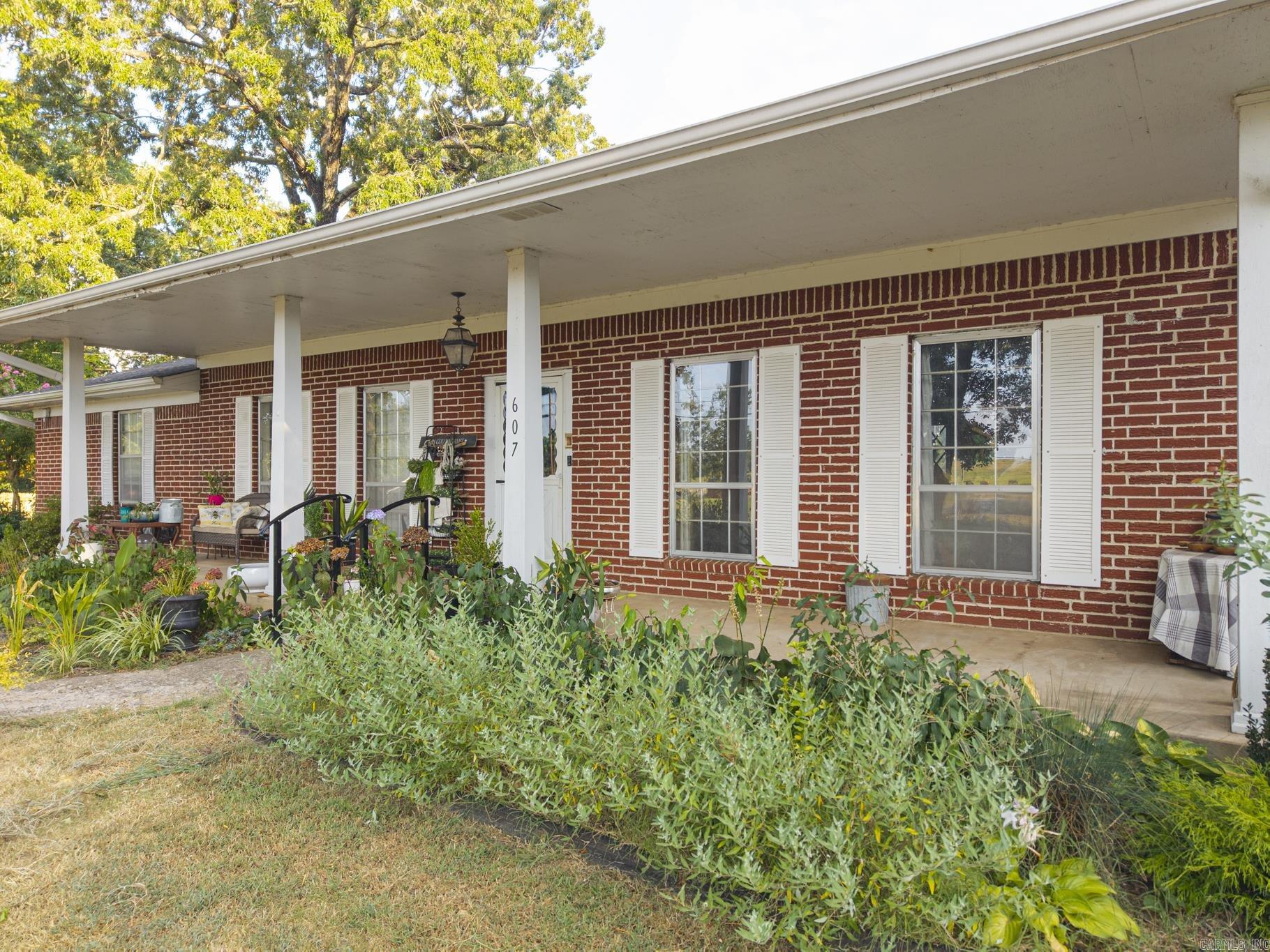 607 W Main  Charleston, AR