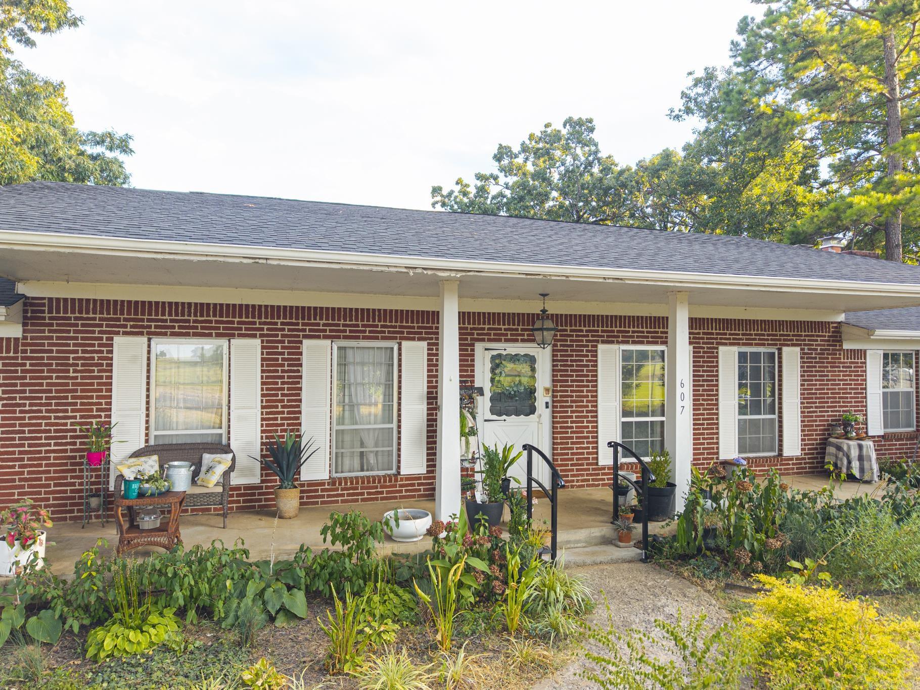 607 W Main  Charleston, AR