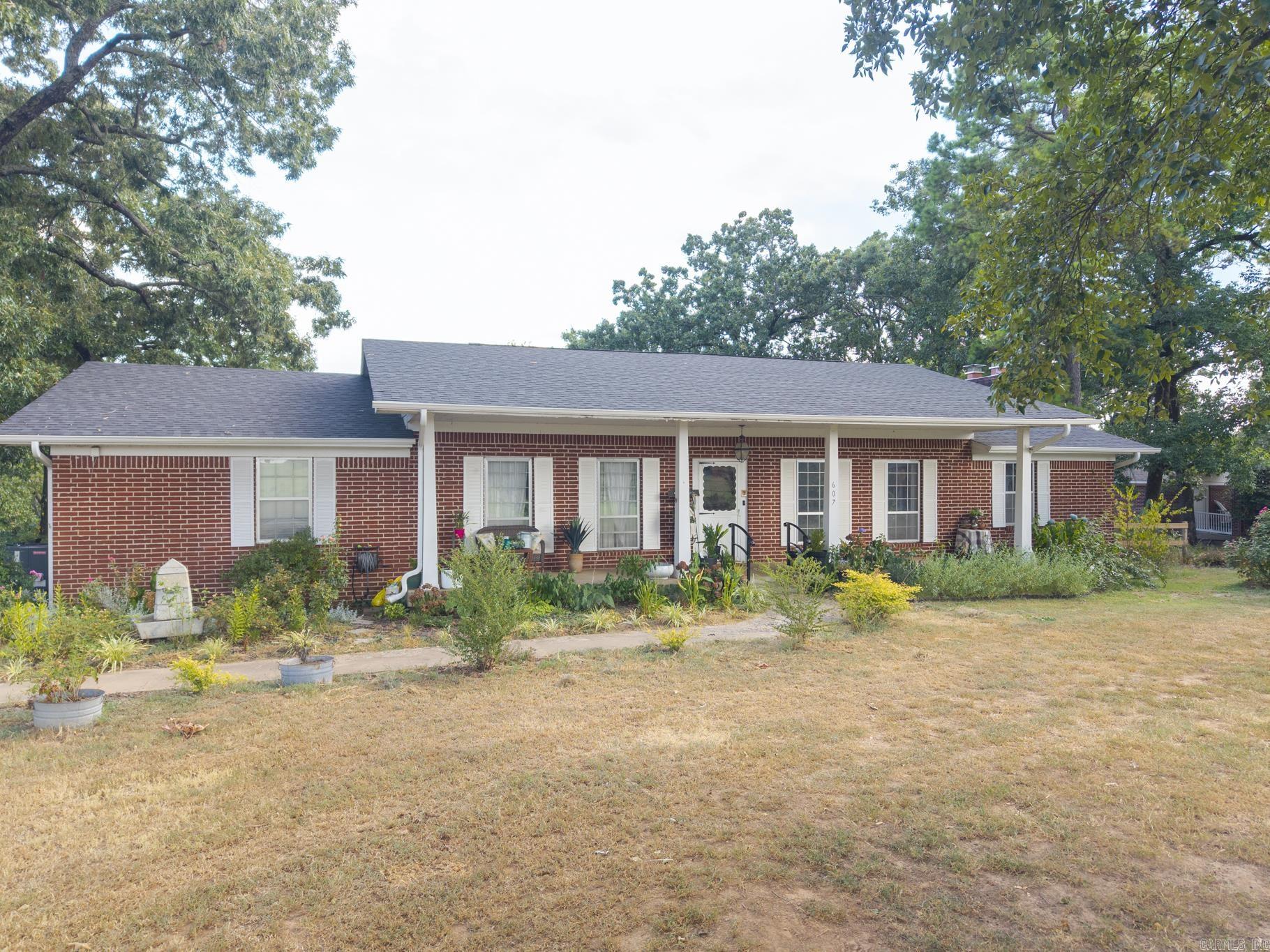 607 W Main  Charleston, AR