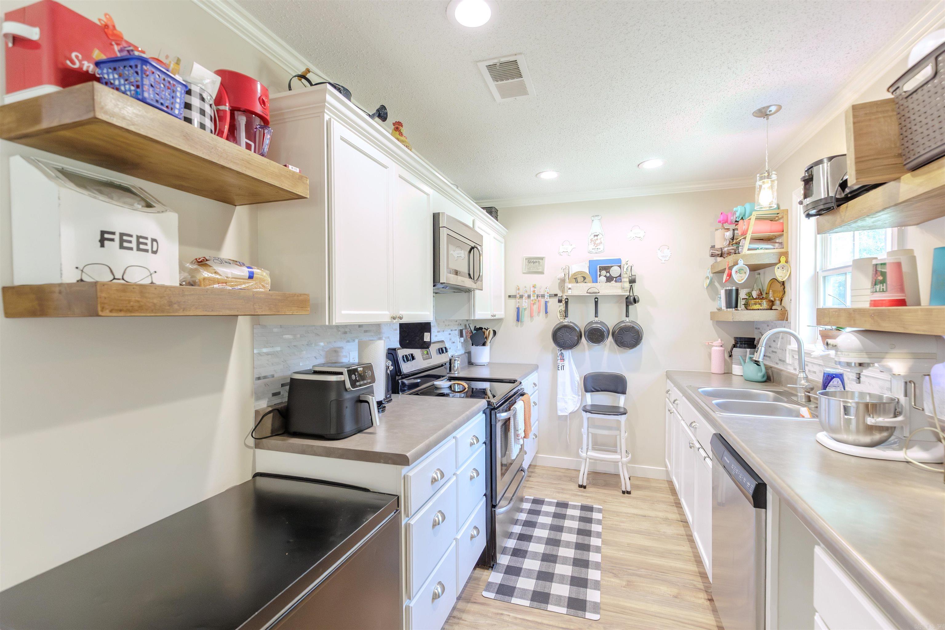 1894 Highway 60 E  Houston, AR