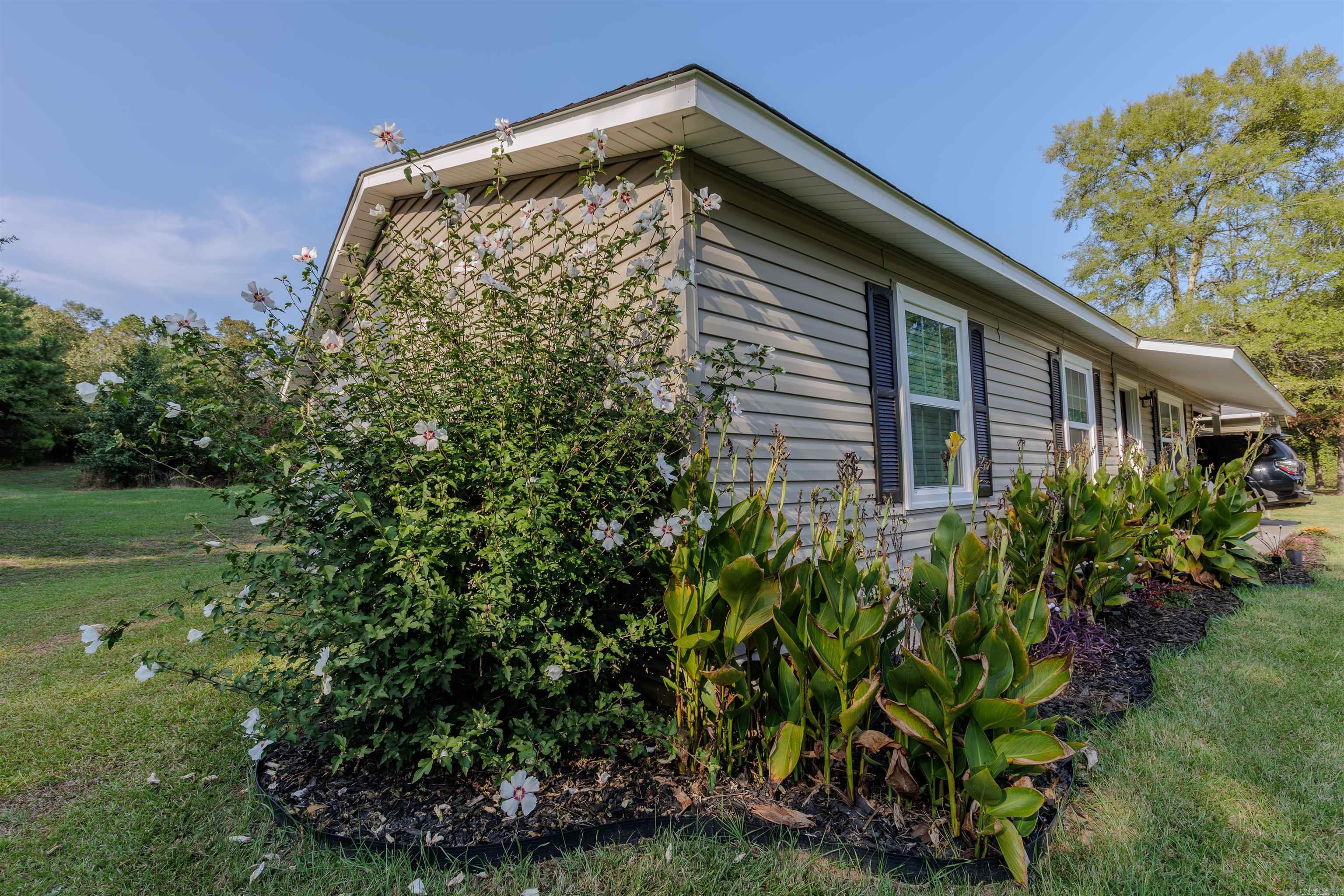 1894 Highway 60 E  Houston, AR