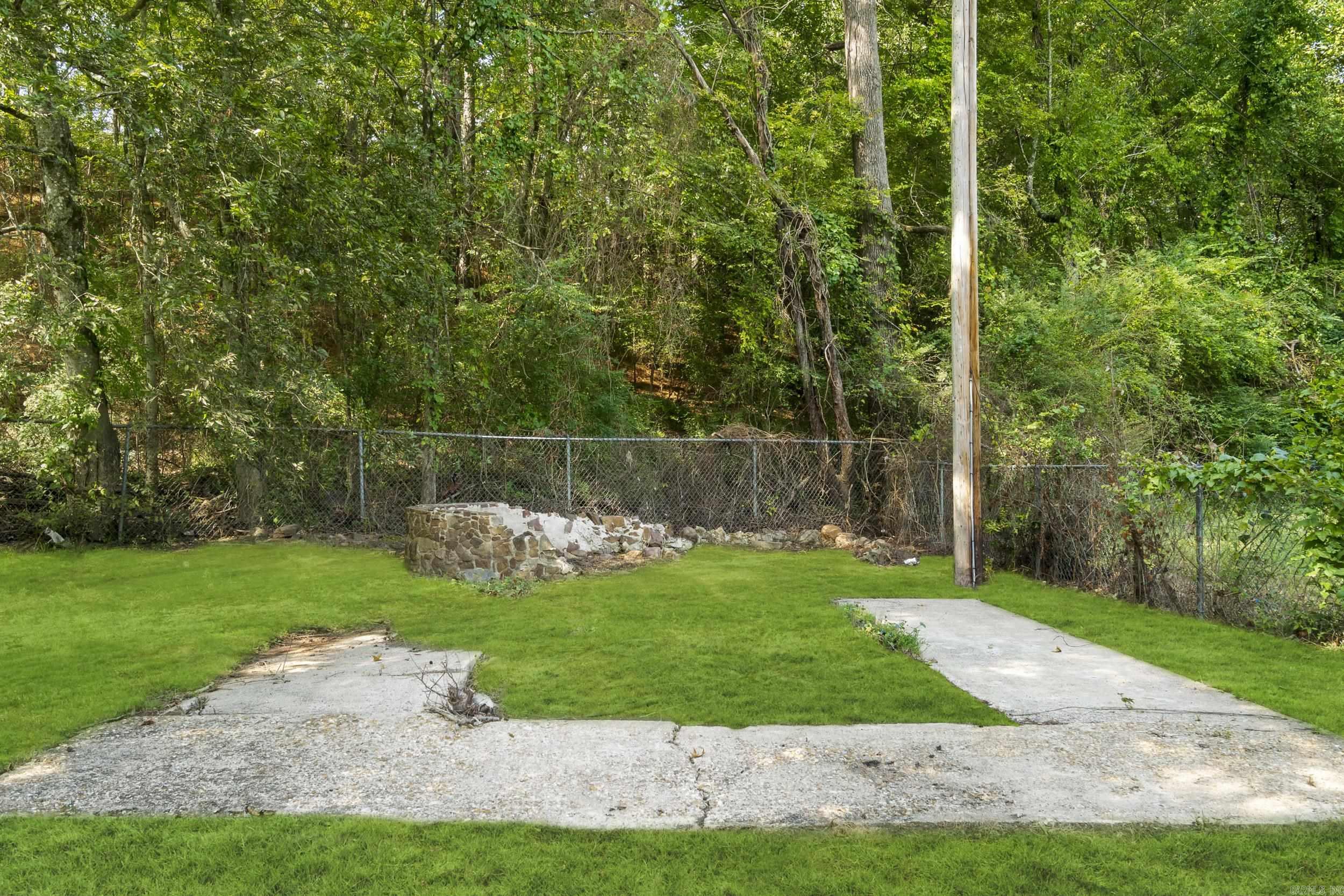 9320 Cloverhill Road Little Rock, AR 72205