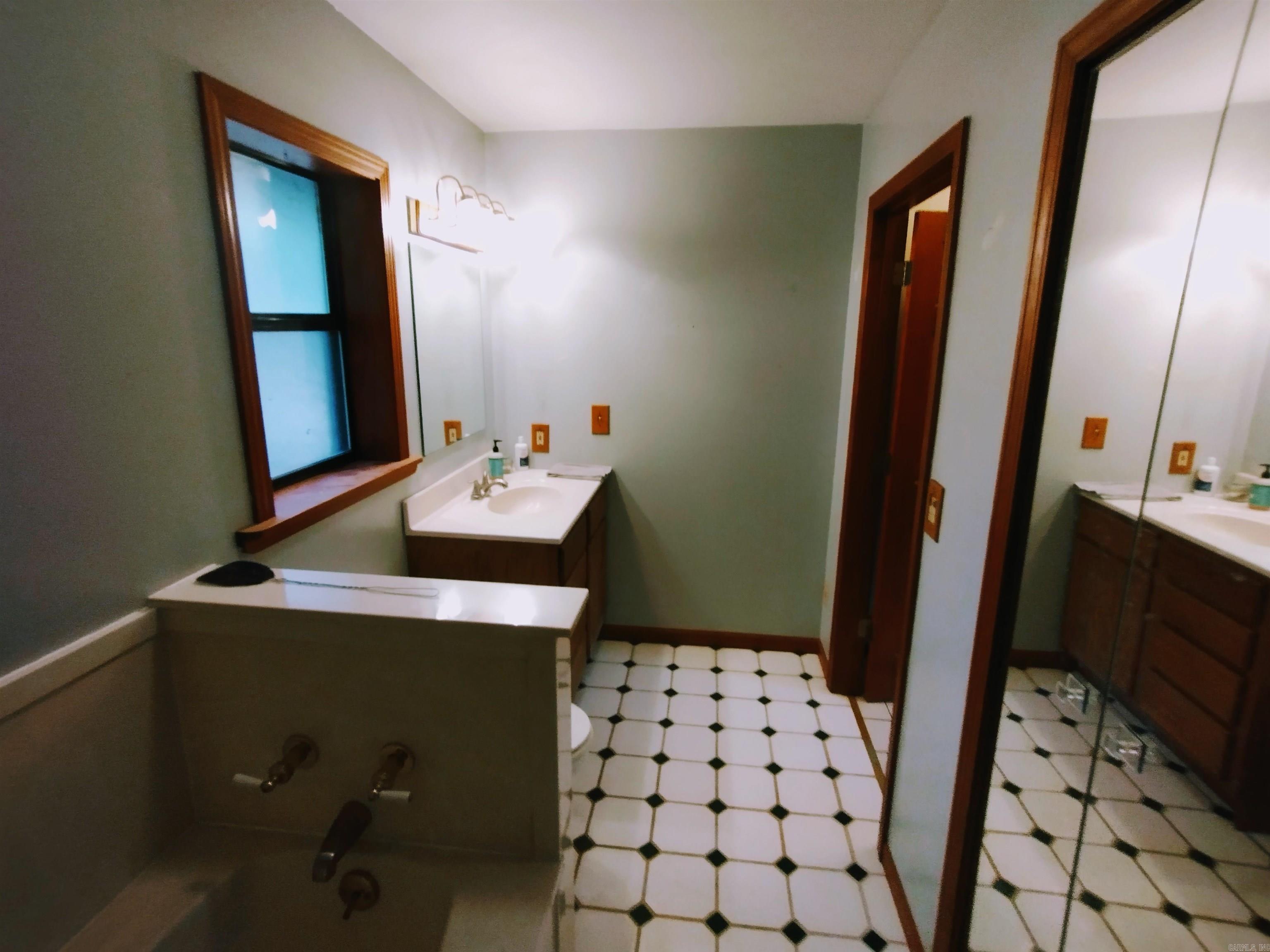 218 Cochran RD Mountain View, AR 72560