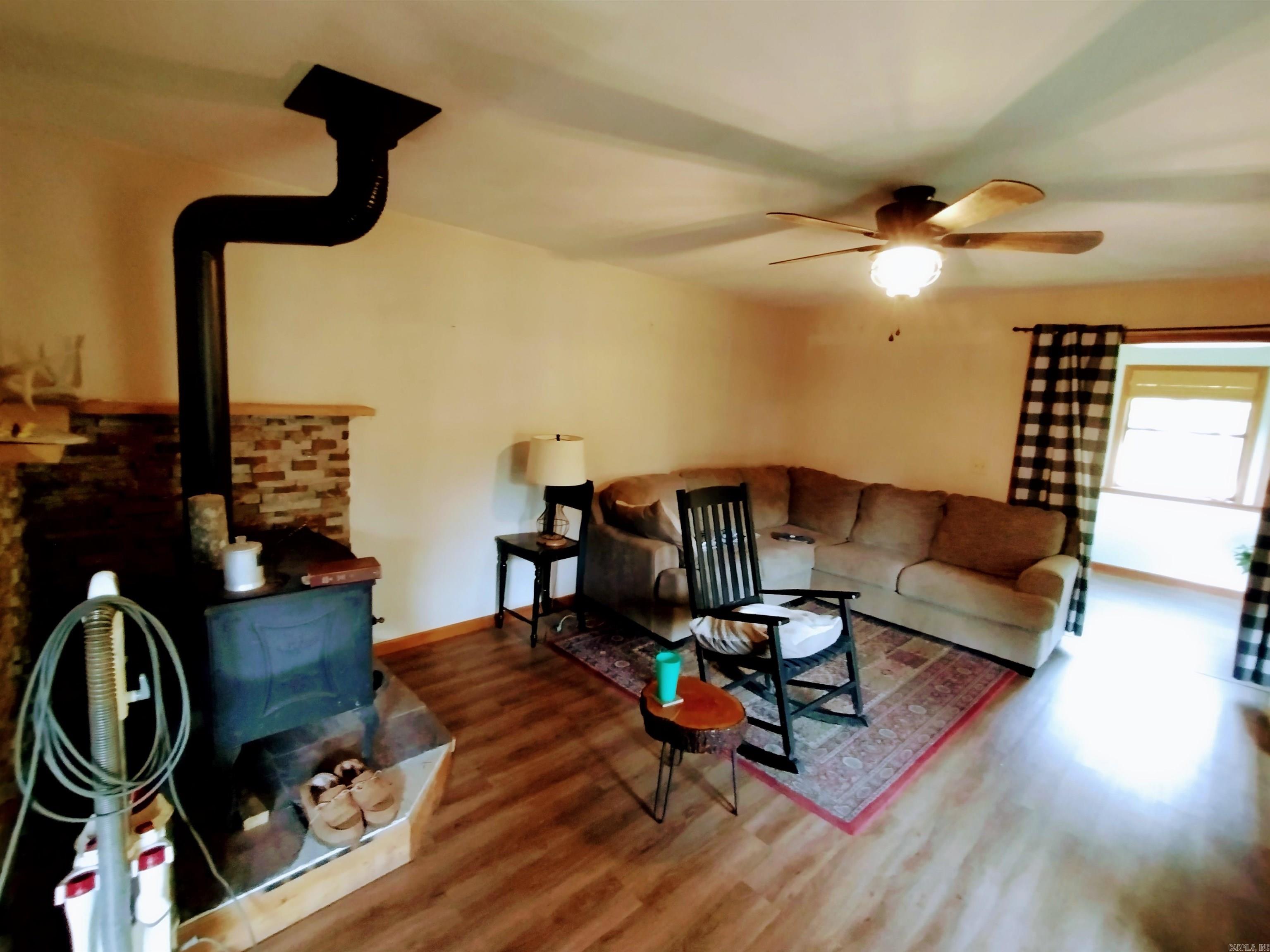 218 Cochran RD Mountain View, AR 72560