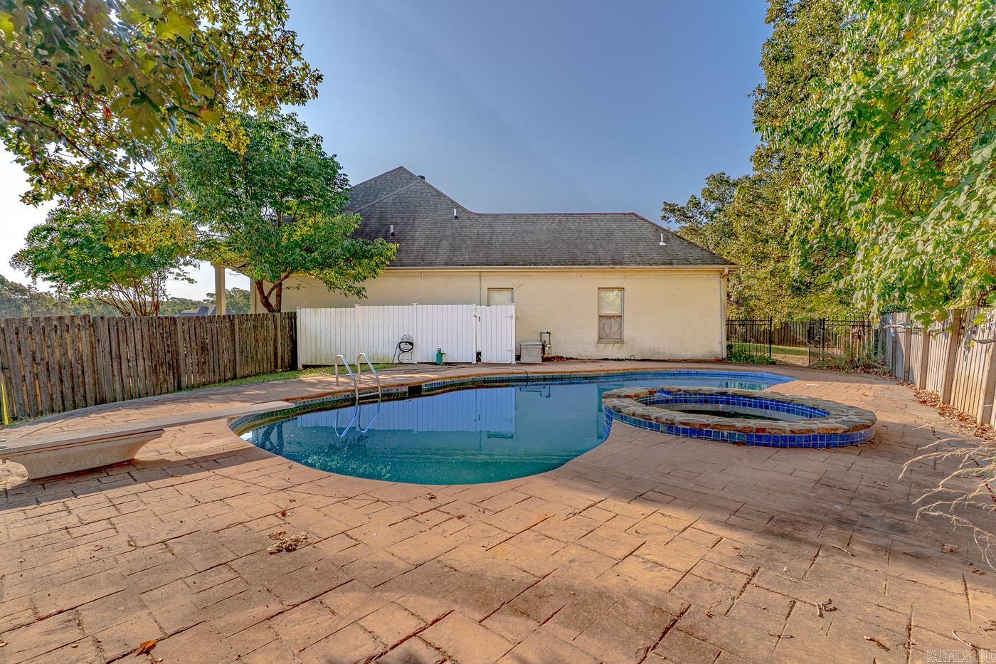 4405 Woodcrest Dr Jonesboro, AR 72404