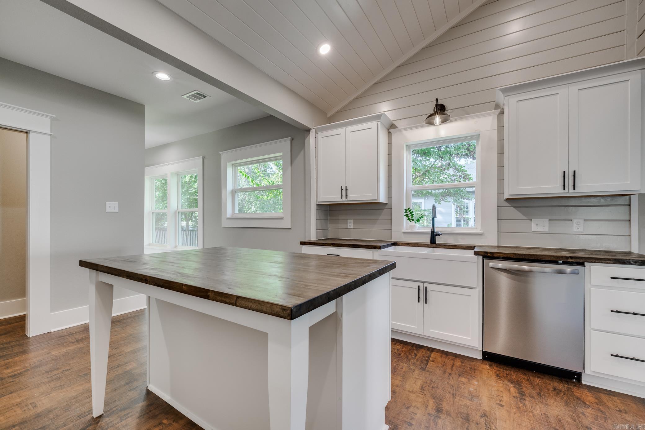 953 Watkins Street Conway, AR 72034