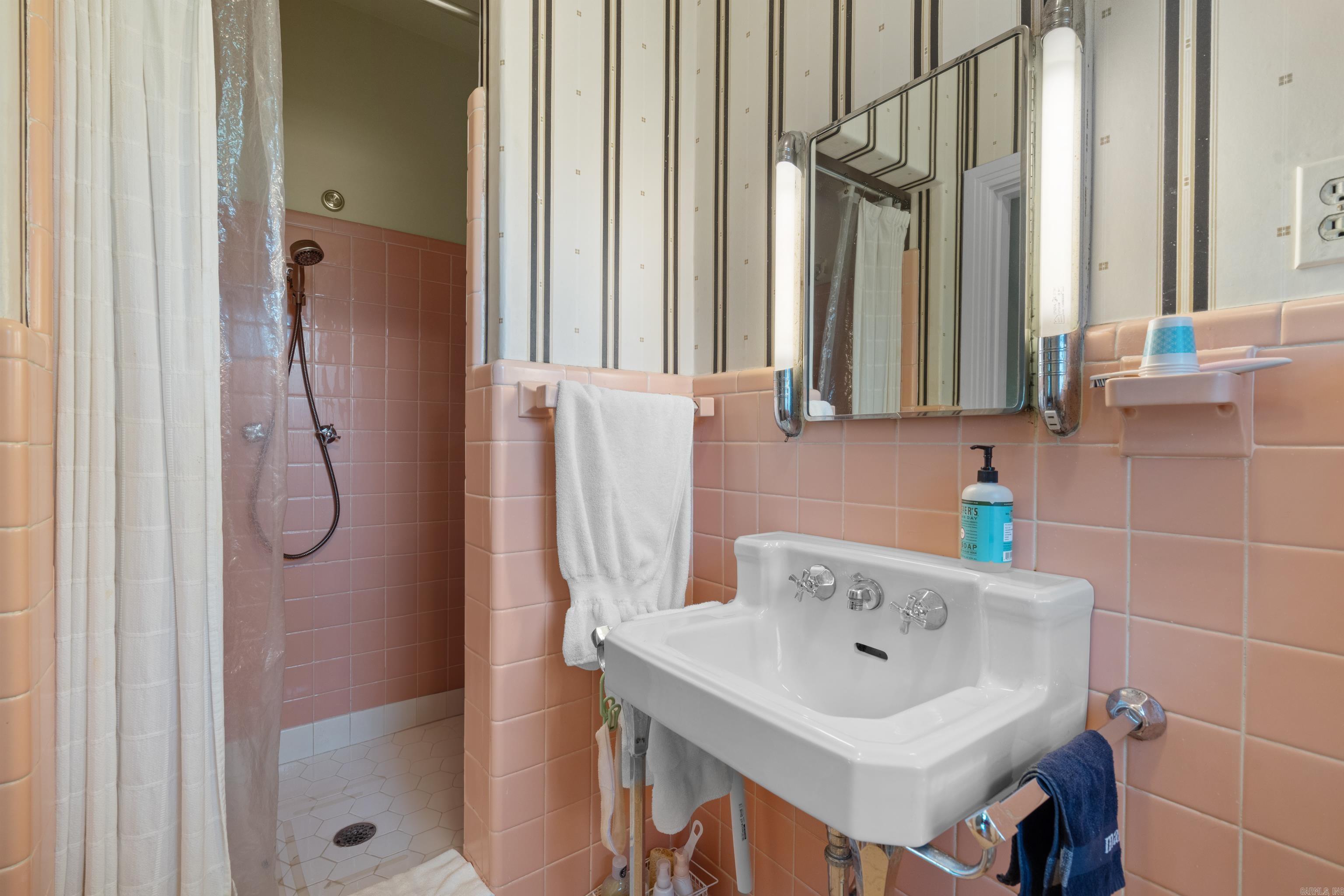 2724 Malvern Avenue Hot Springs, AR 71901