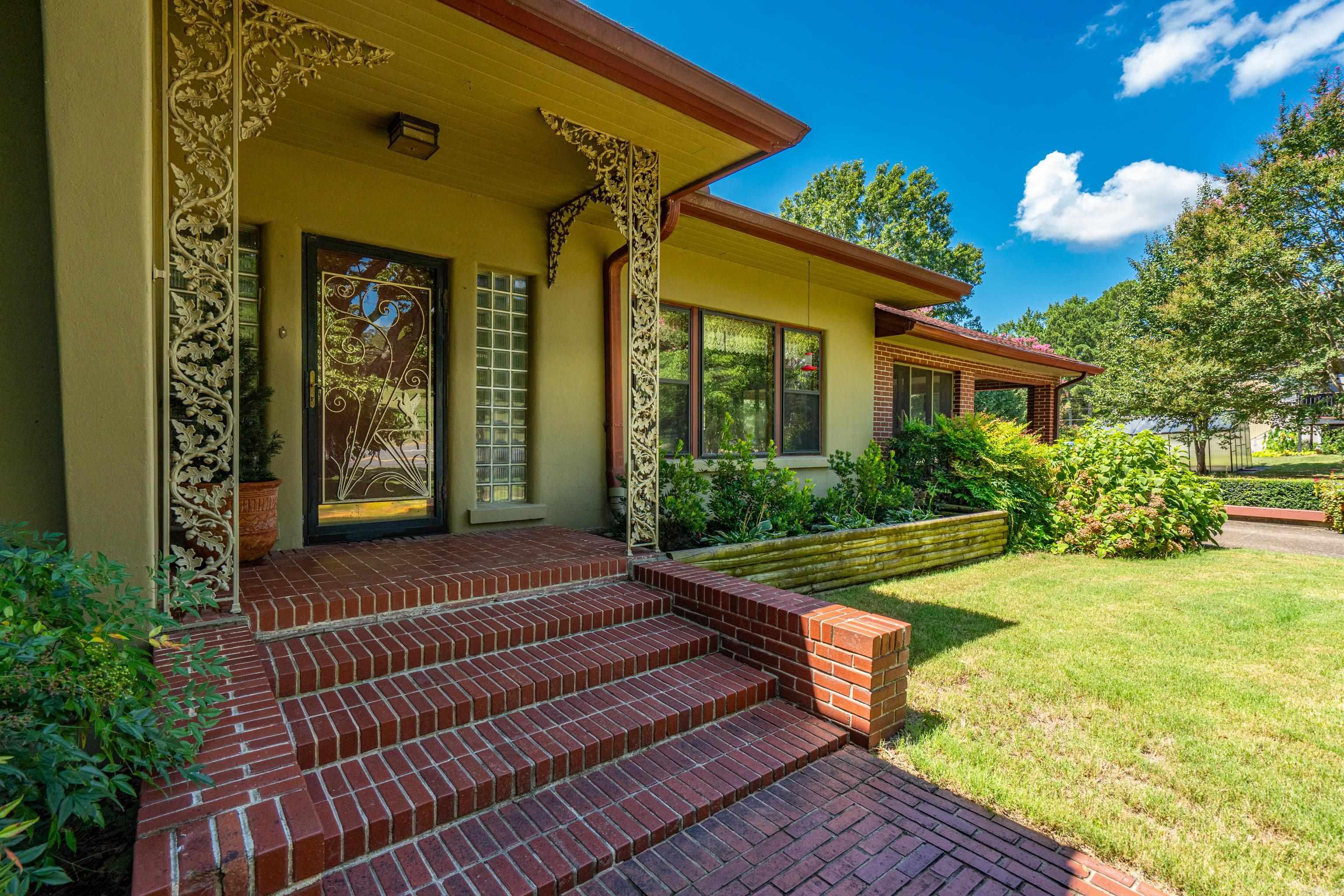 2724 Malvern Avenue Hot Springs, AR 71901