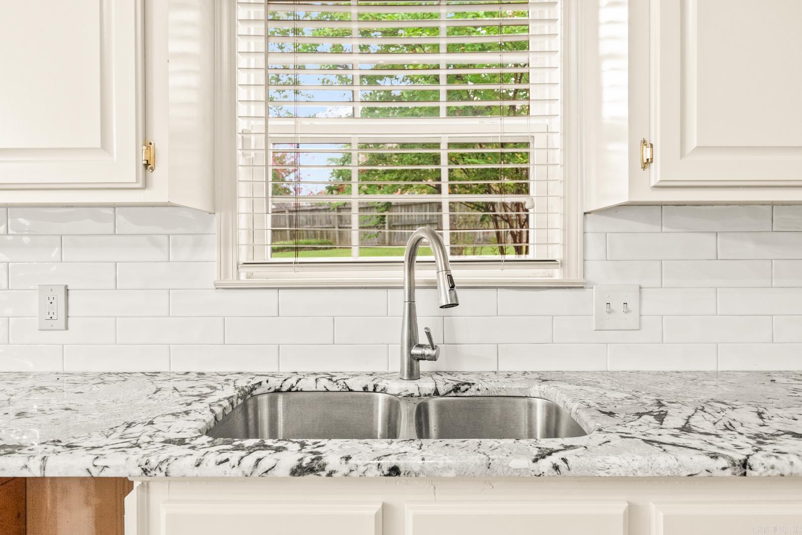 13818 Longtree Drive Little Rock, AR 72212