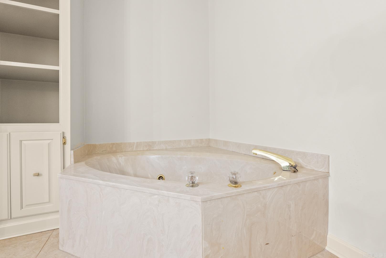 13818 Longtree Drive Little Rock, AR 72212