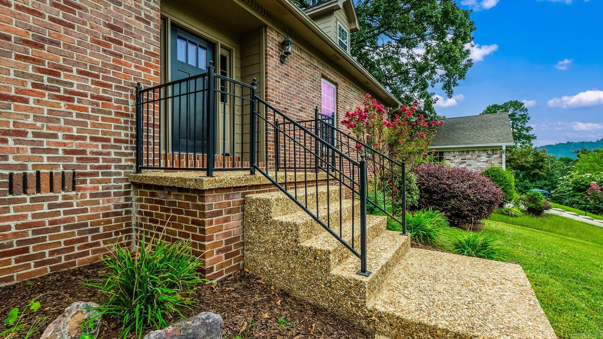 13818 Longtree Drive Little Rock, AR 72212