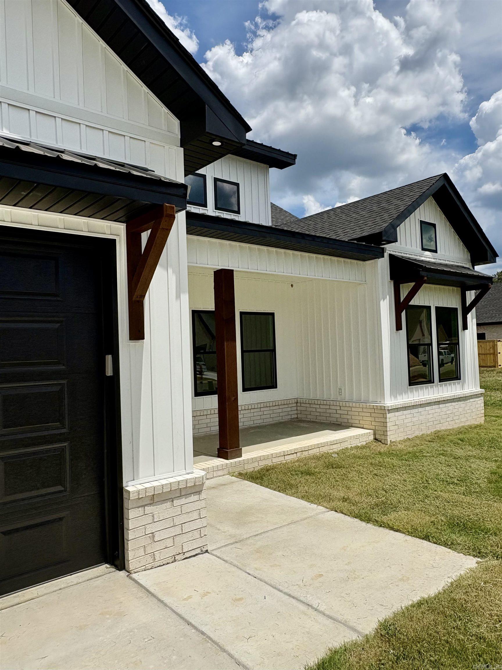 1 Dragonfly Cove Greenbrier, AR 72058