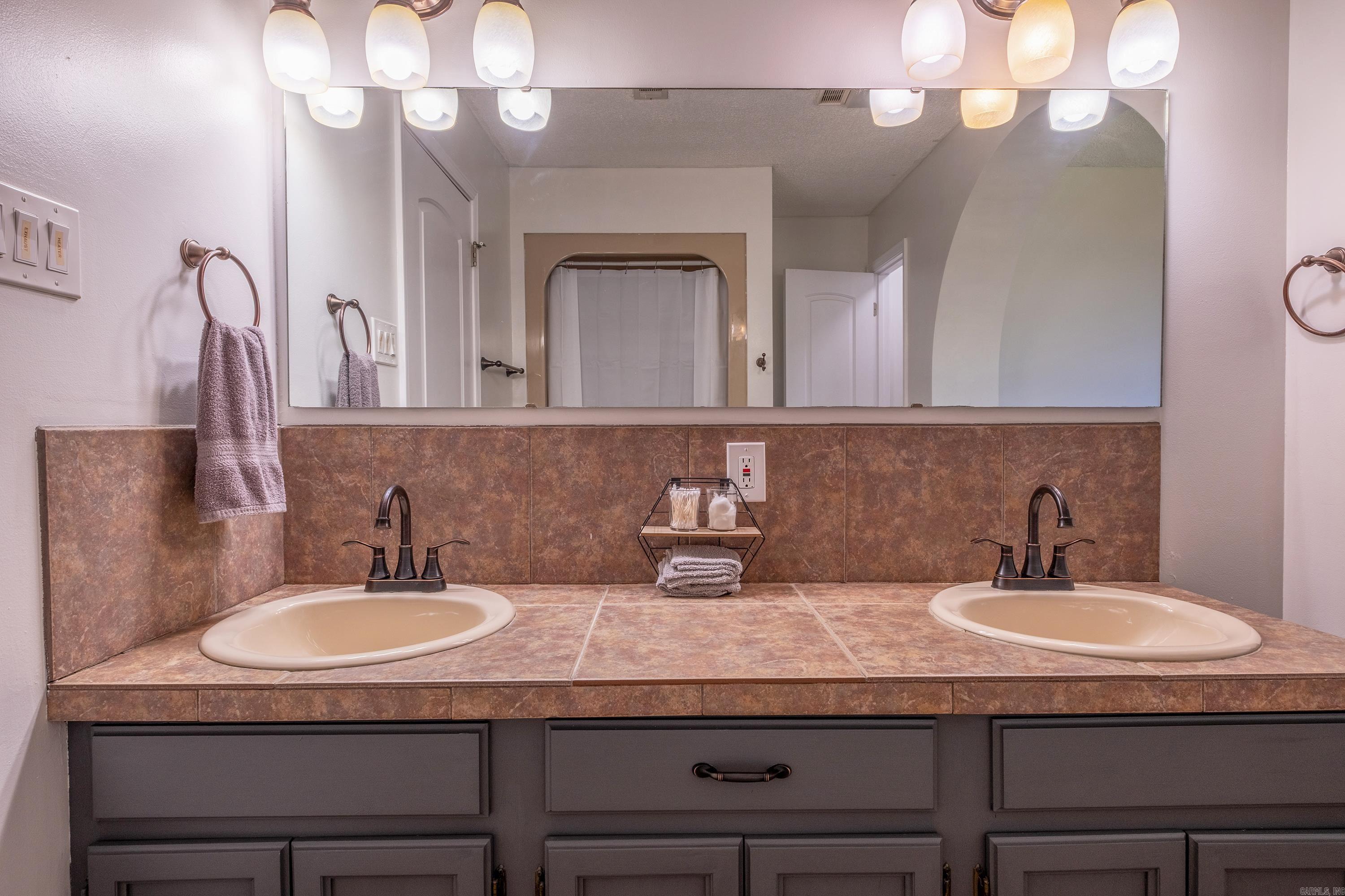 12 Carwin Benton, AR 72015