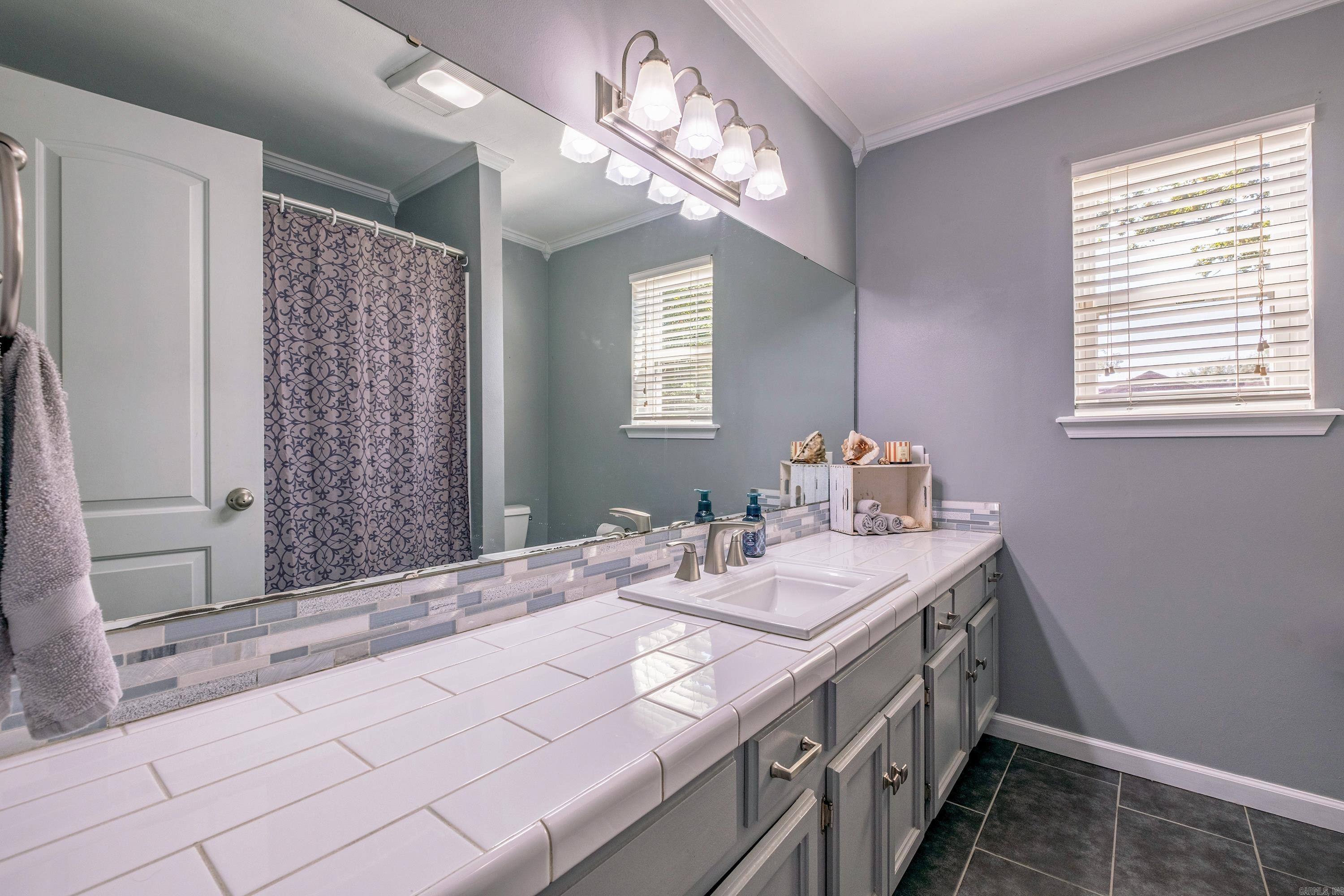 12 Carwin Benton, AR 72015