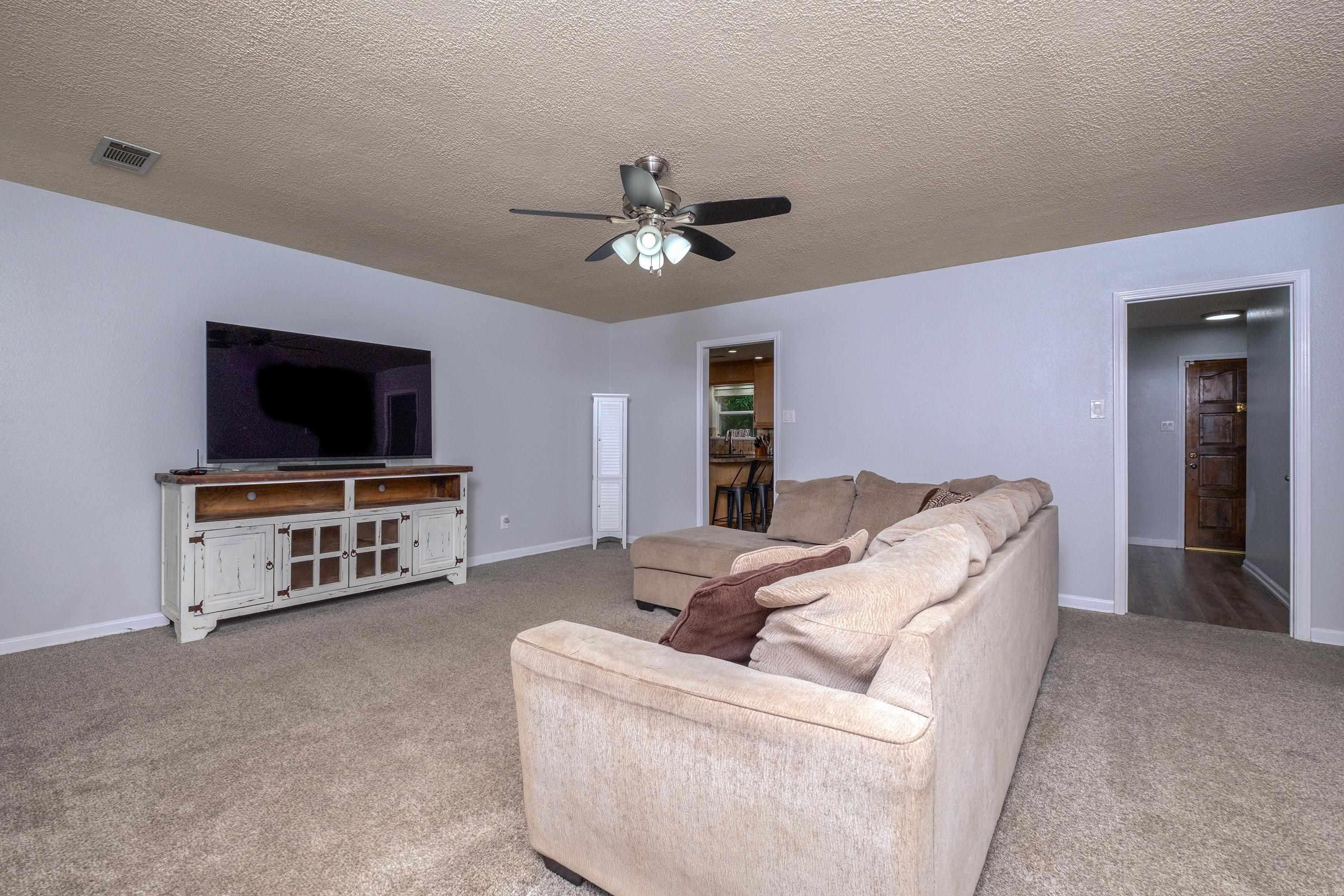 12 Carwin Benton, AR 72015