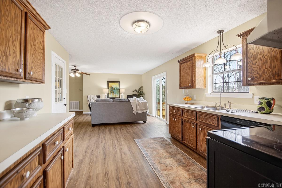 2905 Janet Dr.  Benton, AR