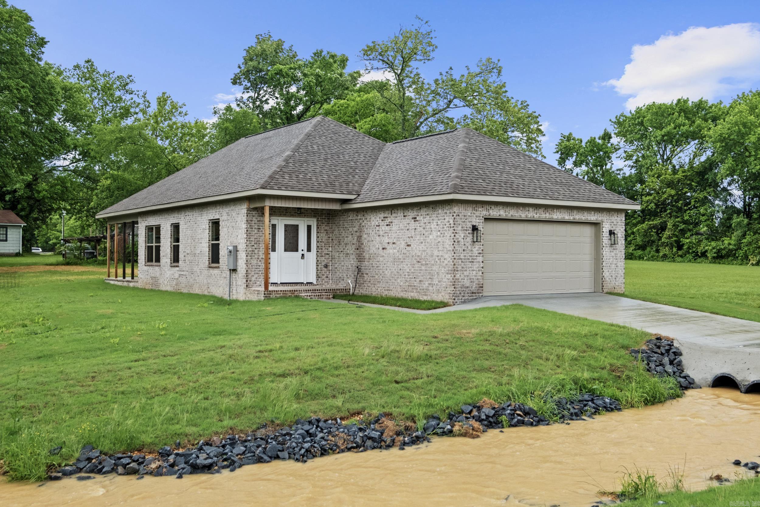 22 Ledrick  Mayflower, AR