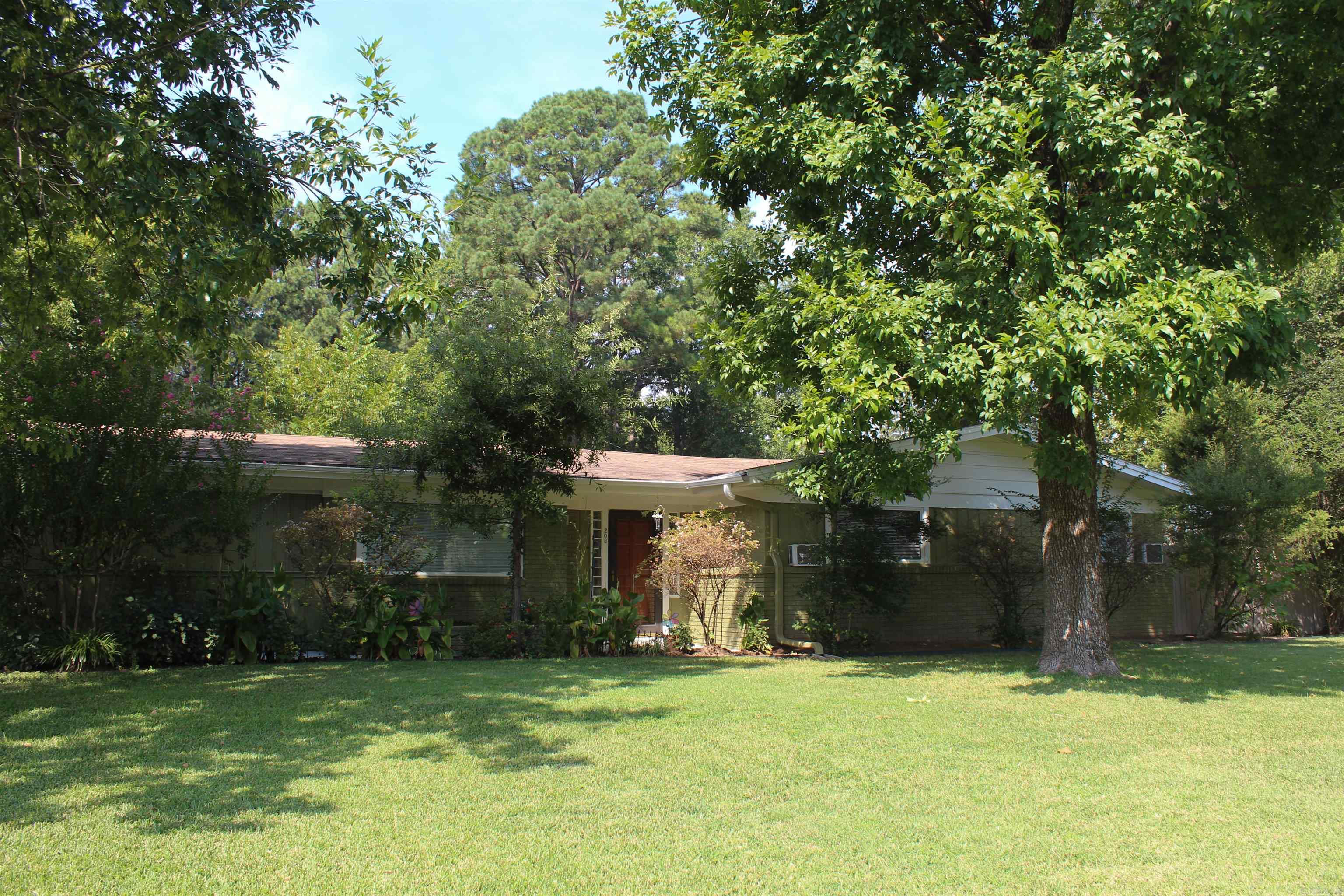 208 S Phoenix Ave  Russellville, AR