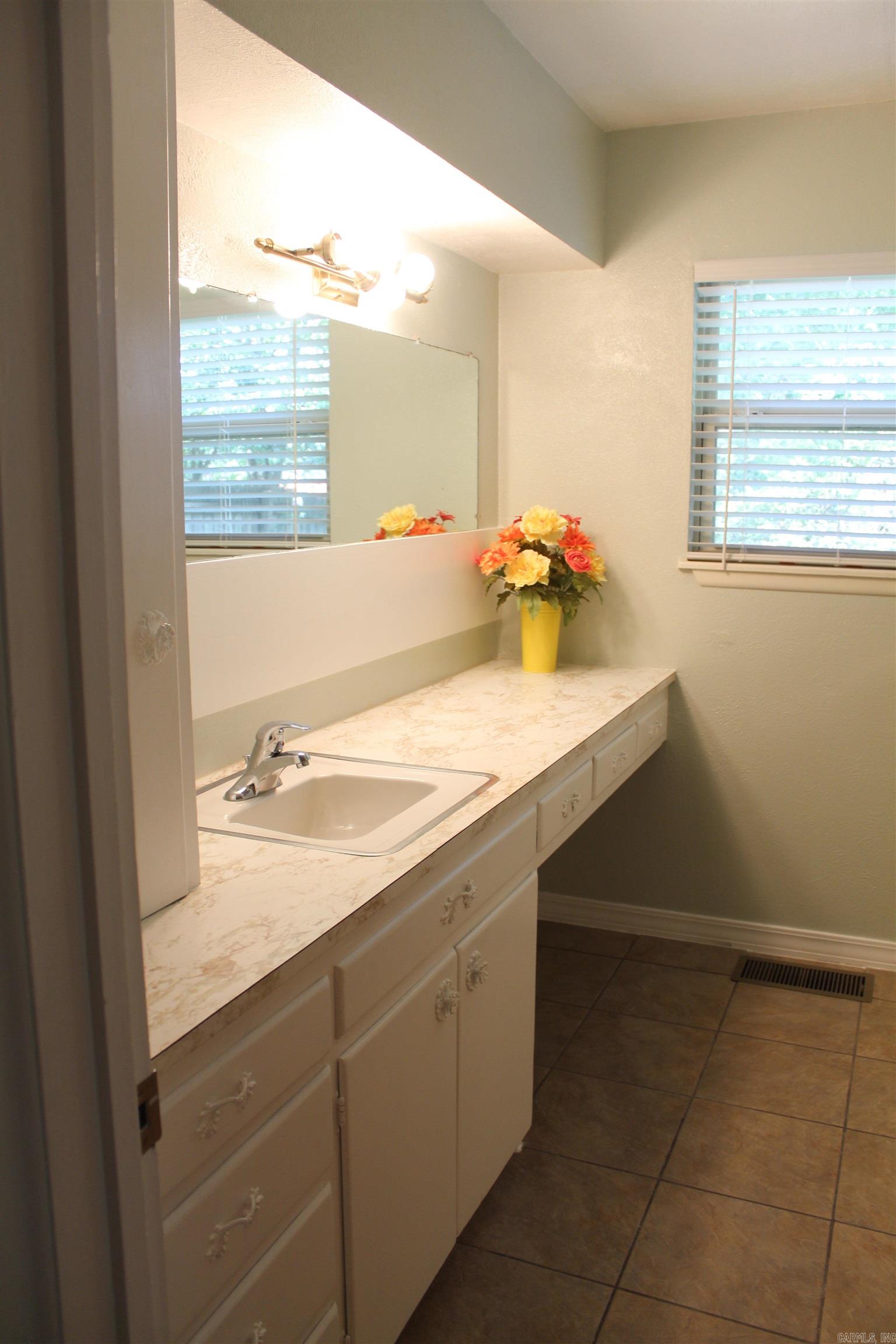 208 S Phoenix Ave  Russellville, AR