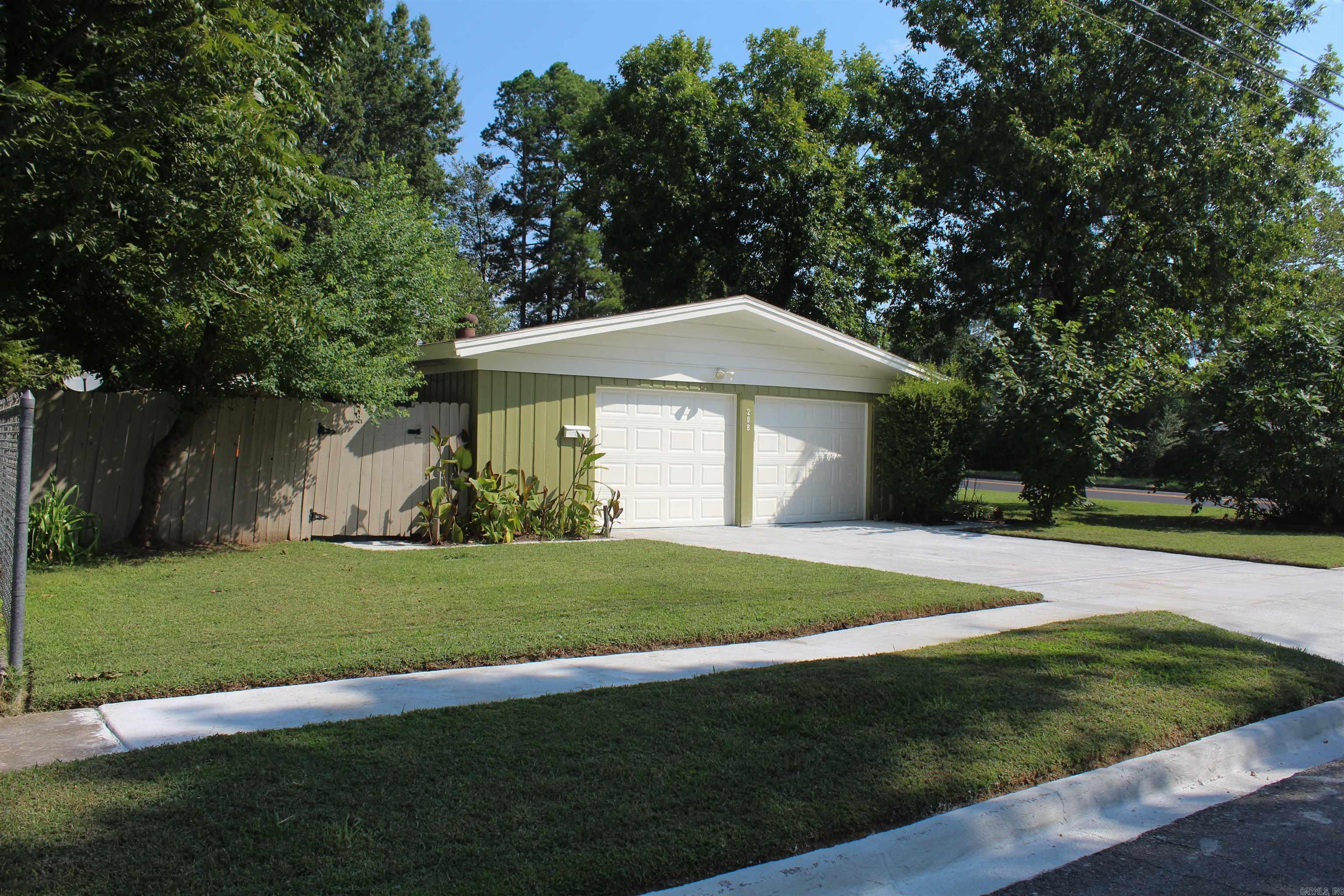 208 S Phoenix Ave  Russellville, AR