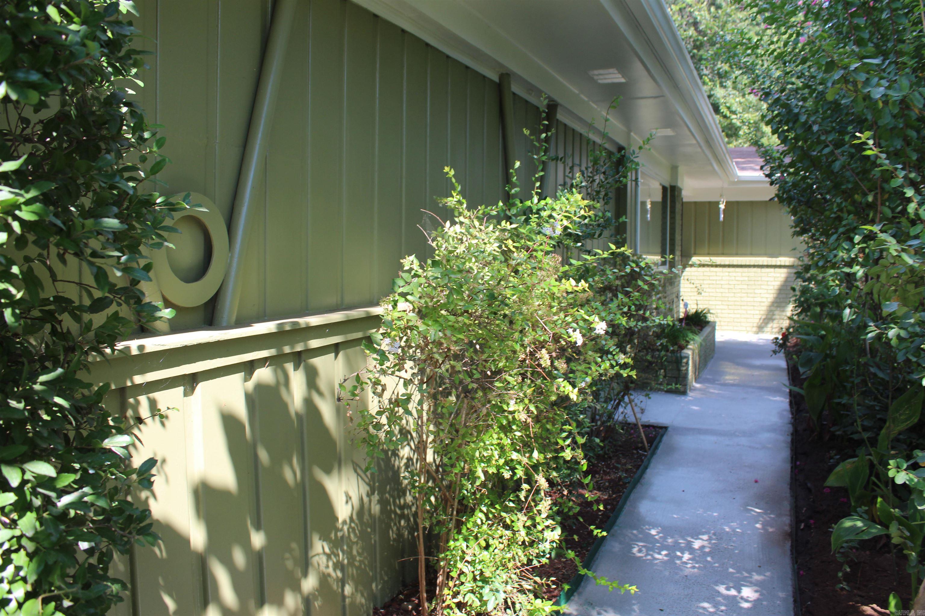 208 S Phoenix Ave  Russellville, AR