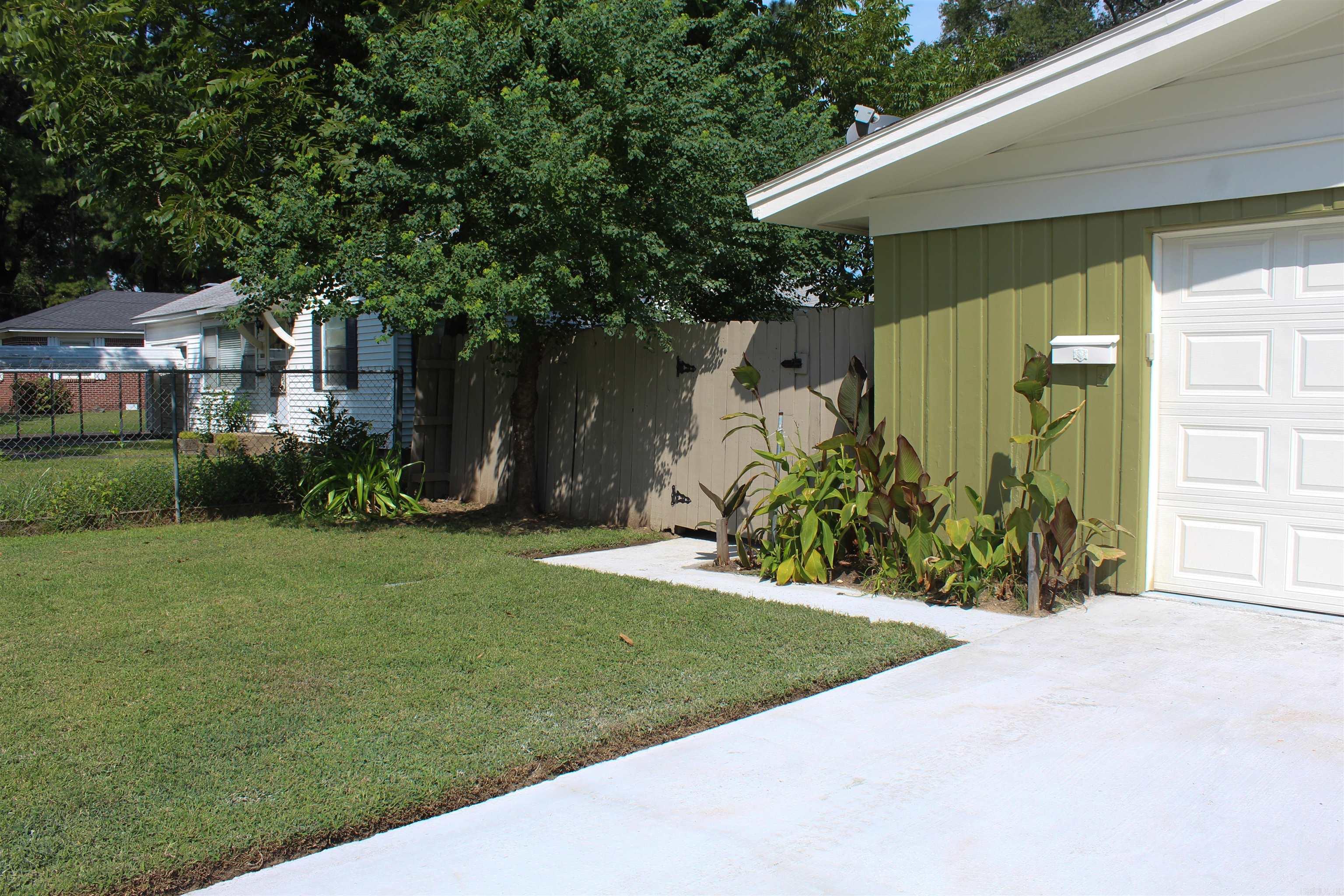 208 S Phoenix Ave  Russellville, AR