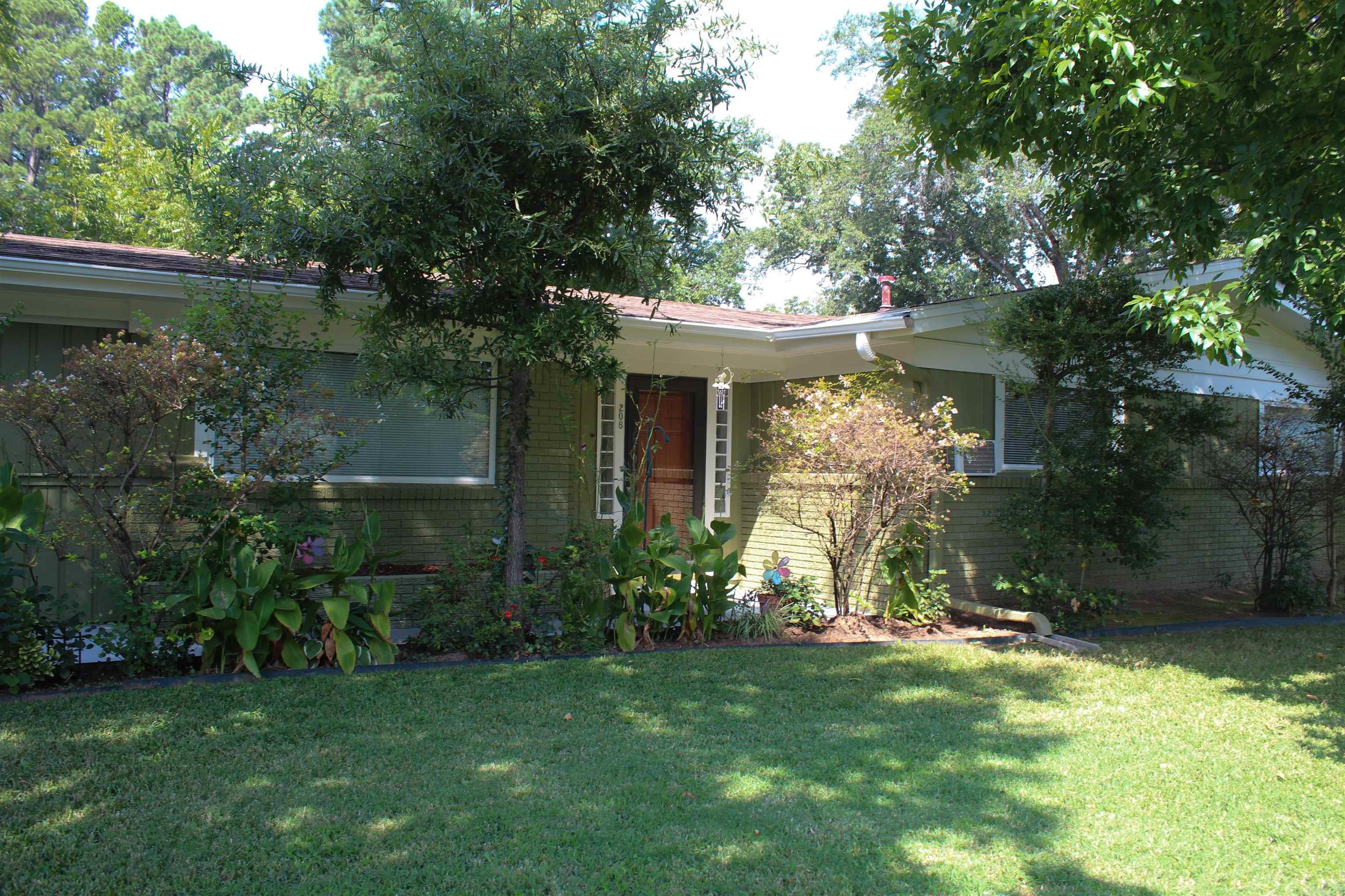 208 S Phoenix Ave  Russellville, AR