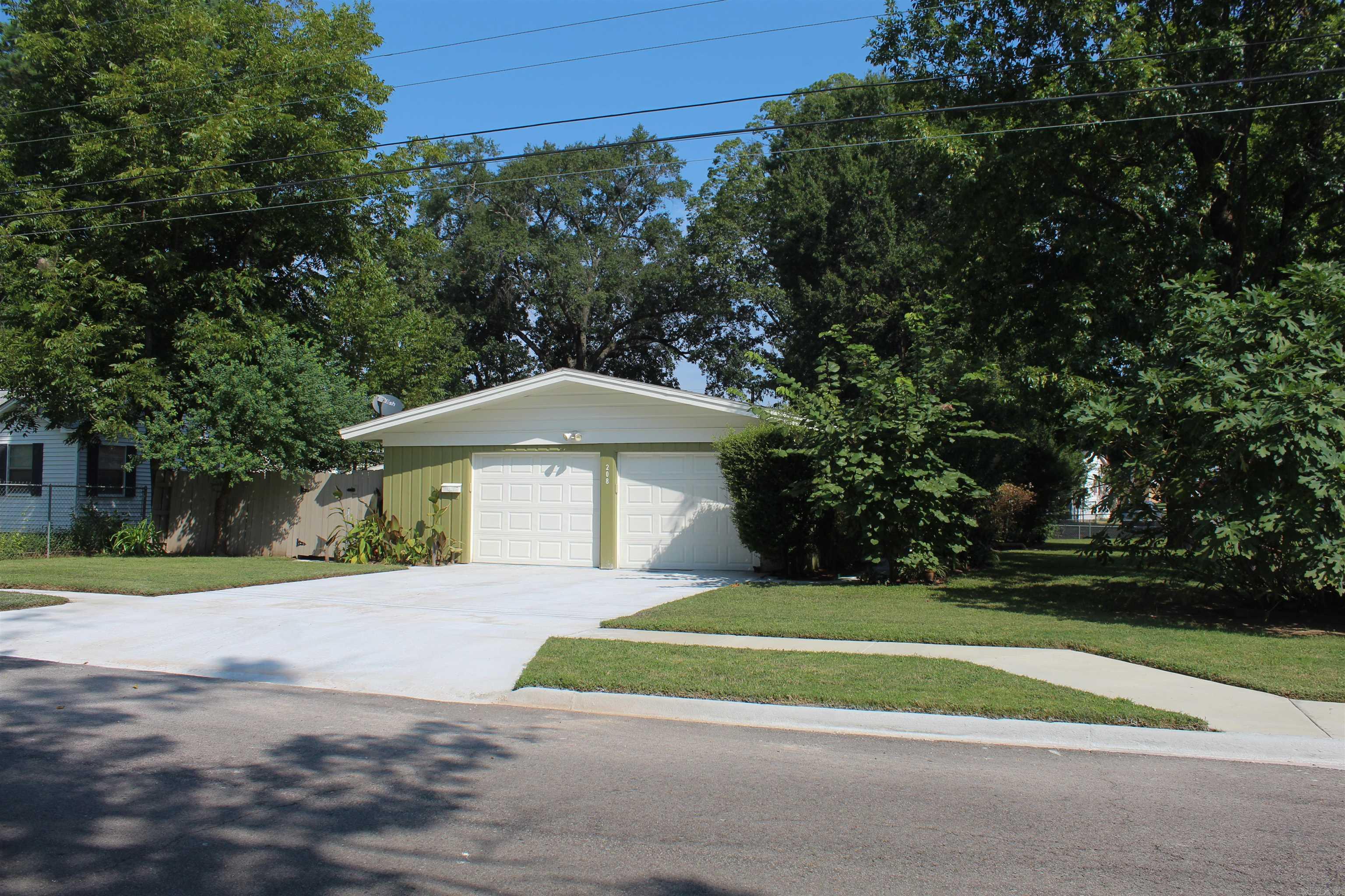 208 S Phoenix Ave  Russellville, AR