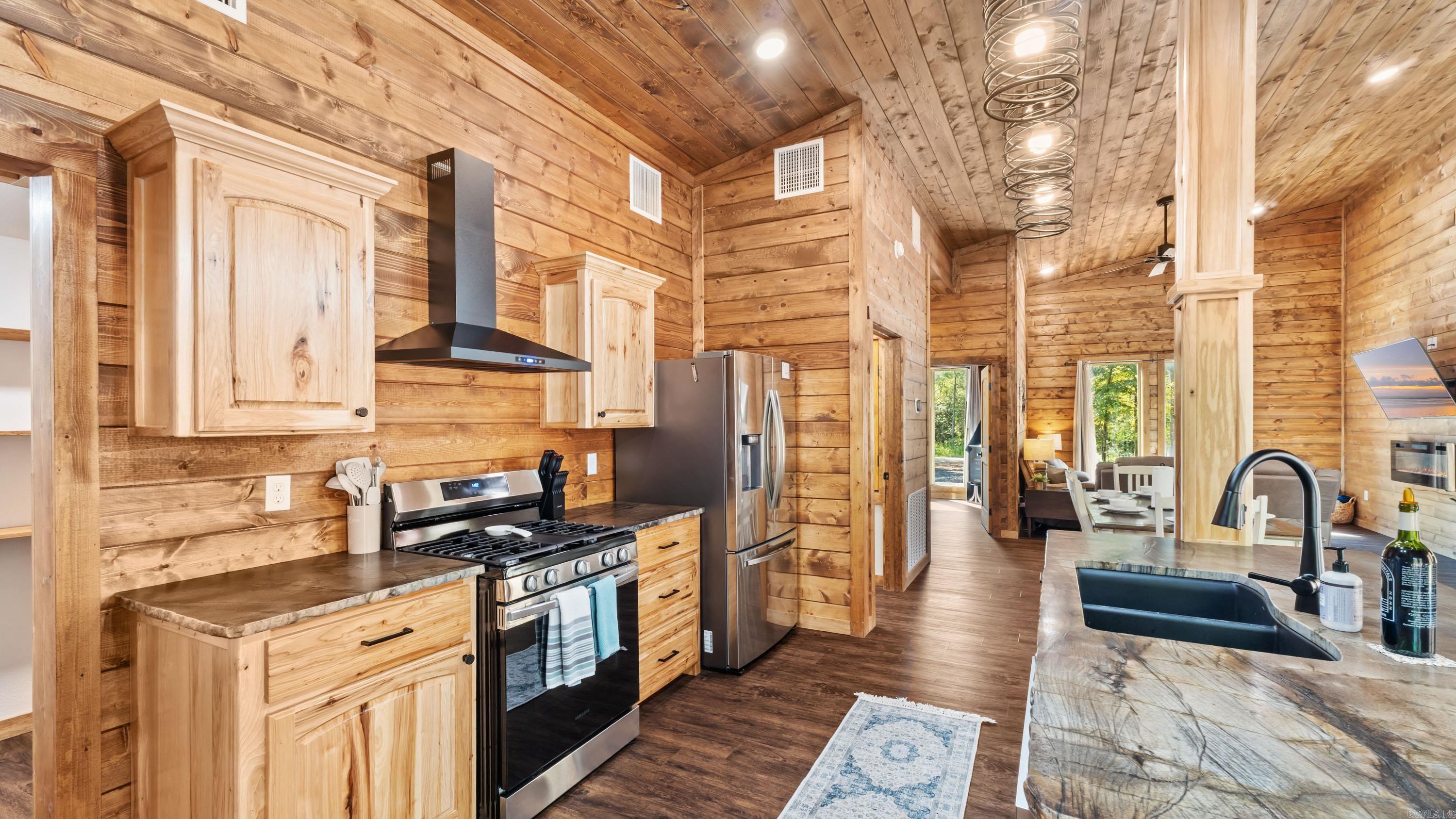 19 Southern Alder Trail Hochatown, OK 74728