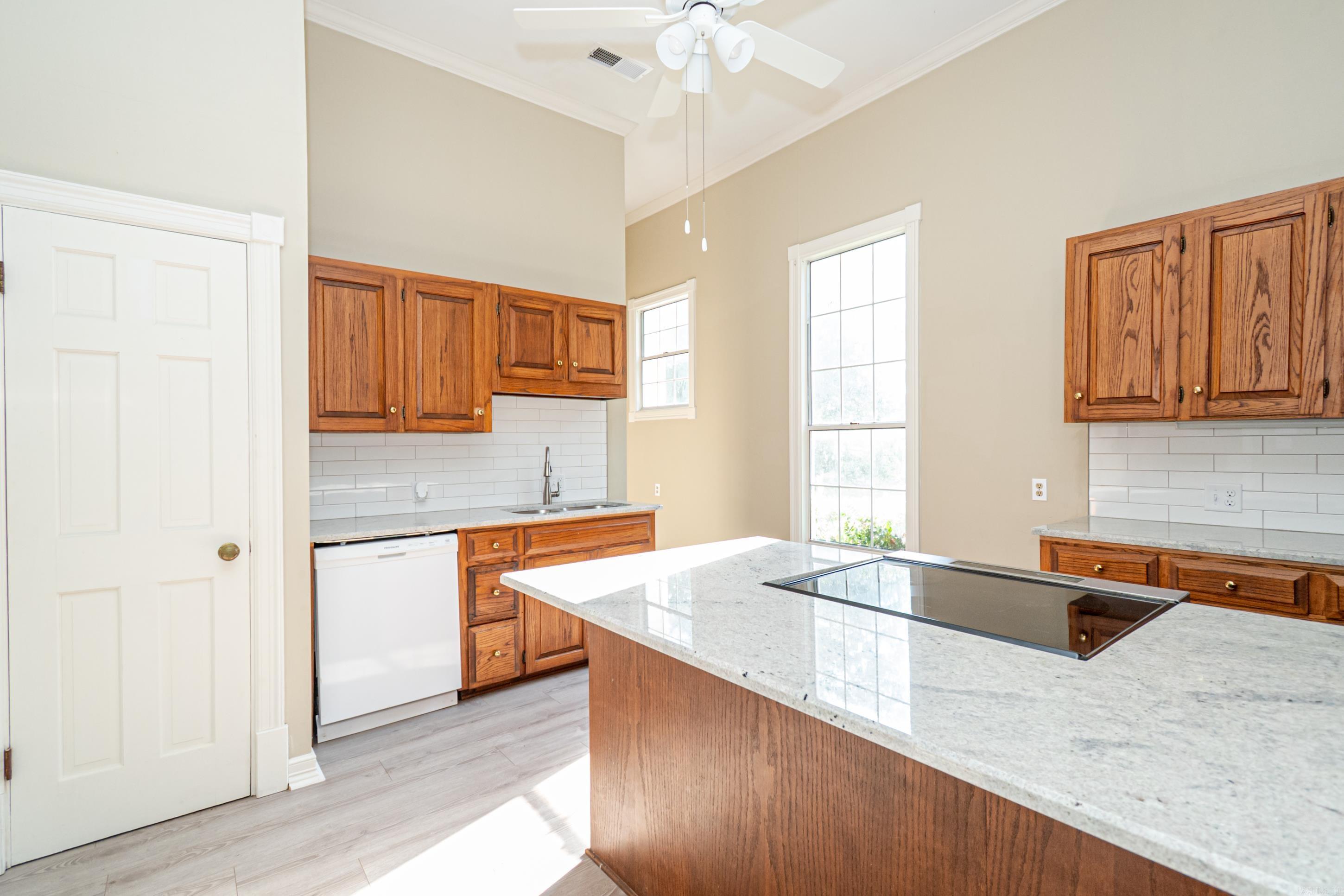 734 W Washington  Camden, AR