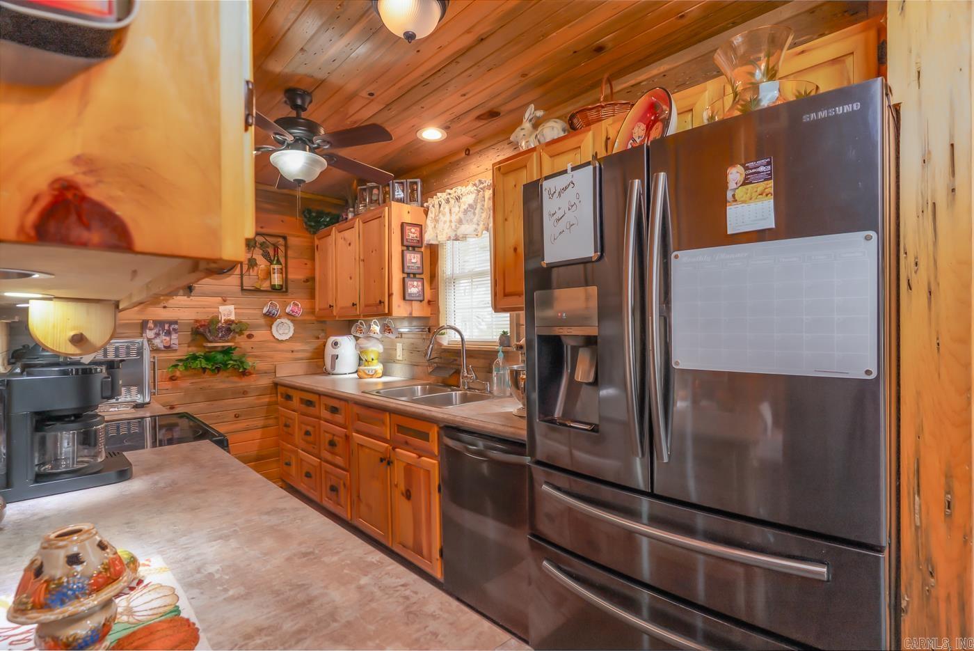 21 W Lakeshore Dr  Highland, AR