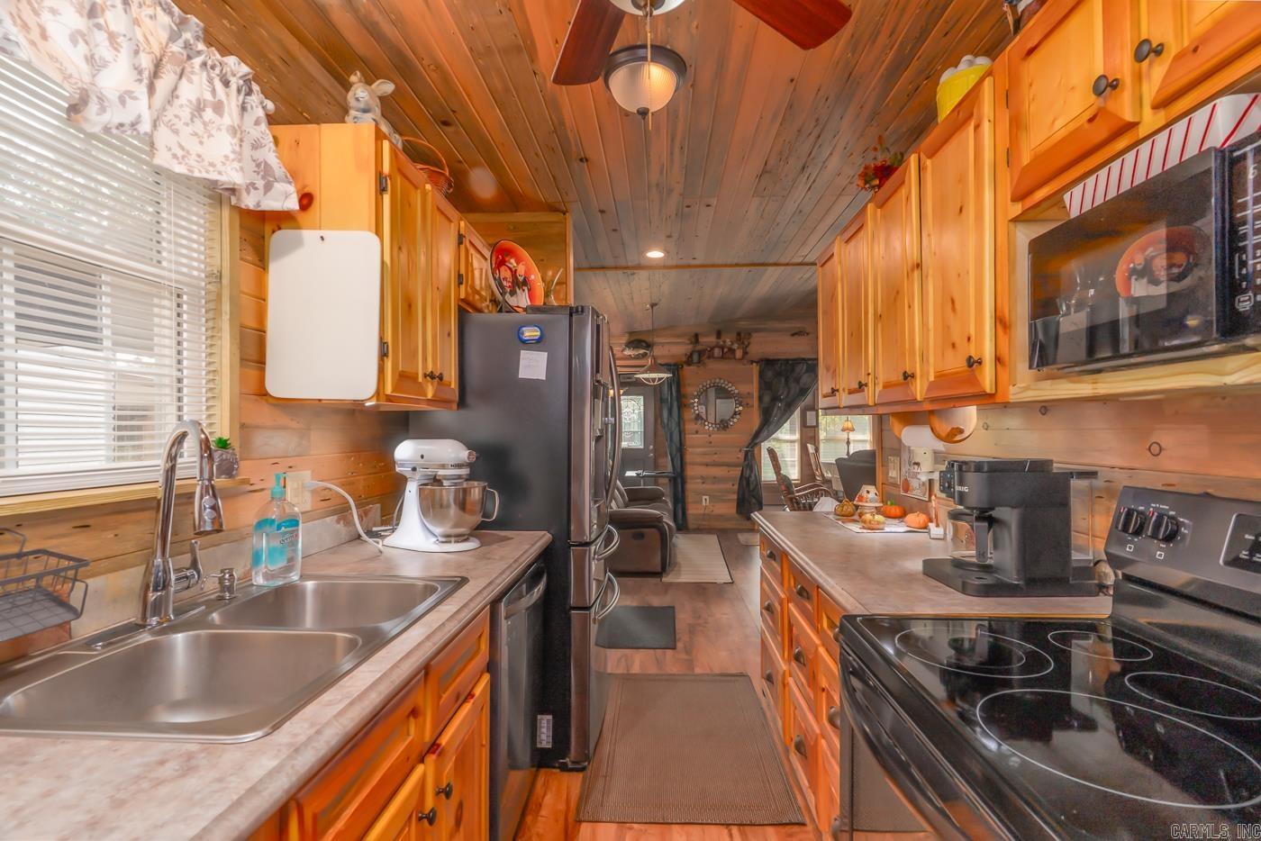 21 W Lakeshore Dr  Highland, AR