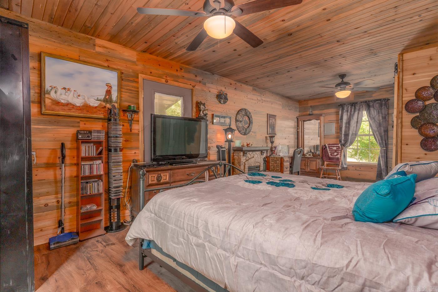 21 W Lakeshore Dr  Highland, AR