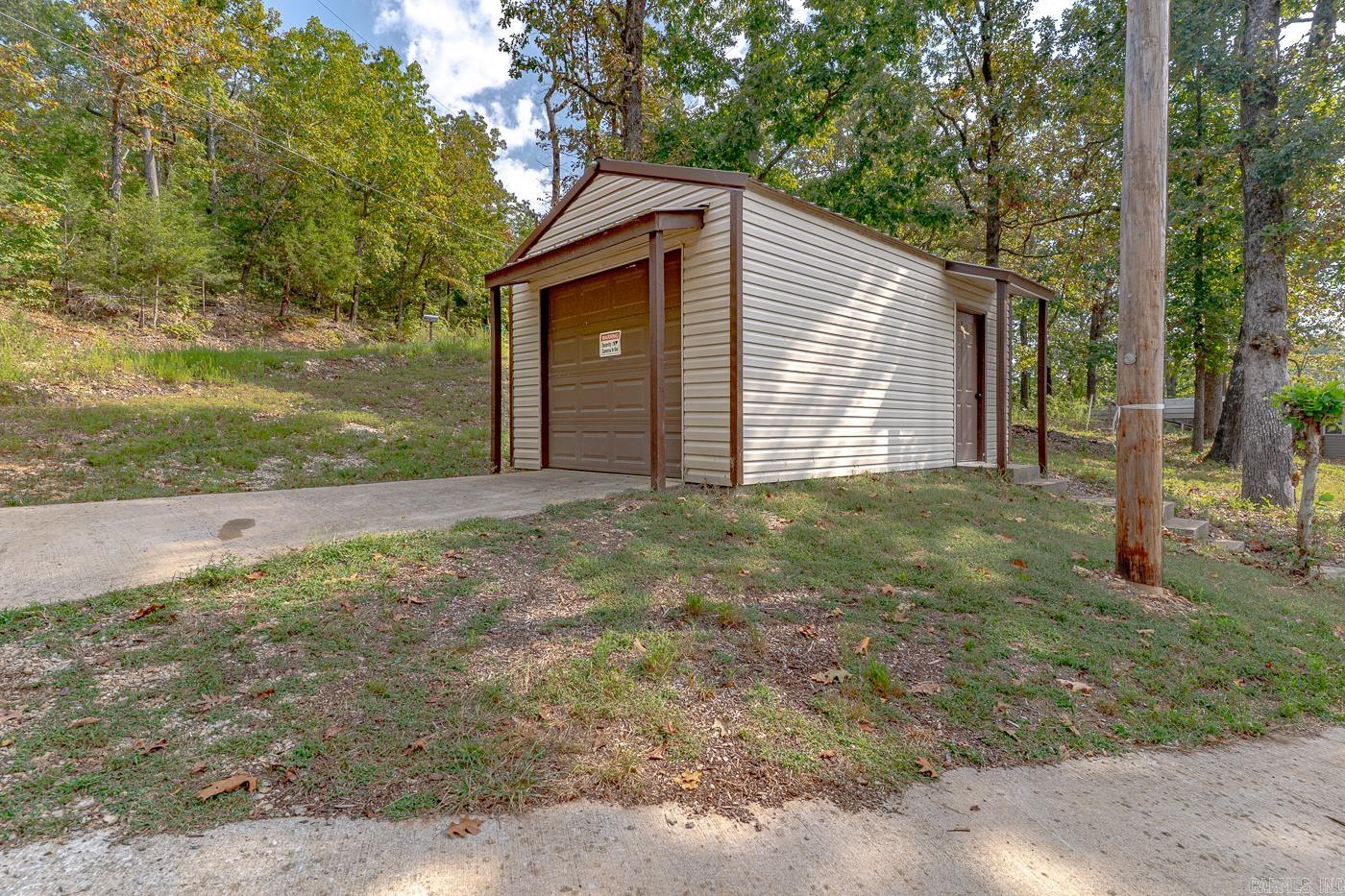 21 W Lakeshore Dr  Highland, AR