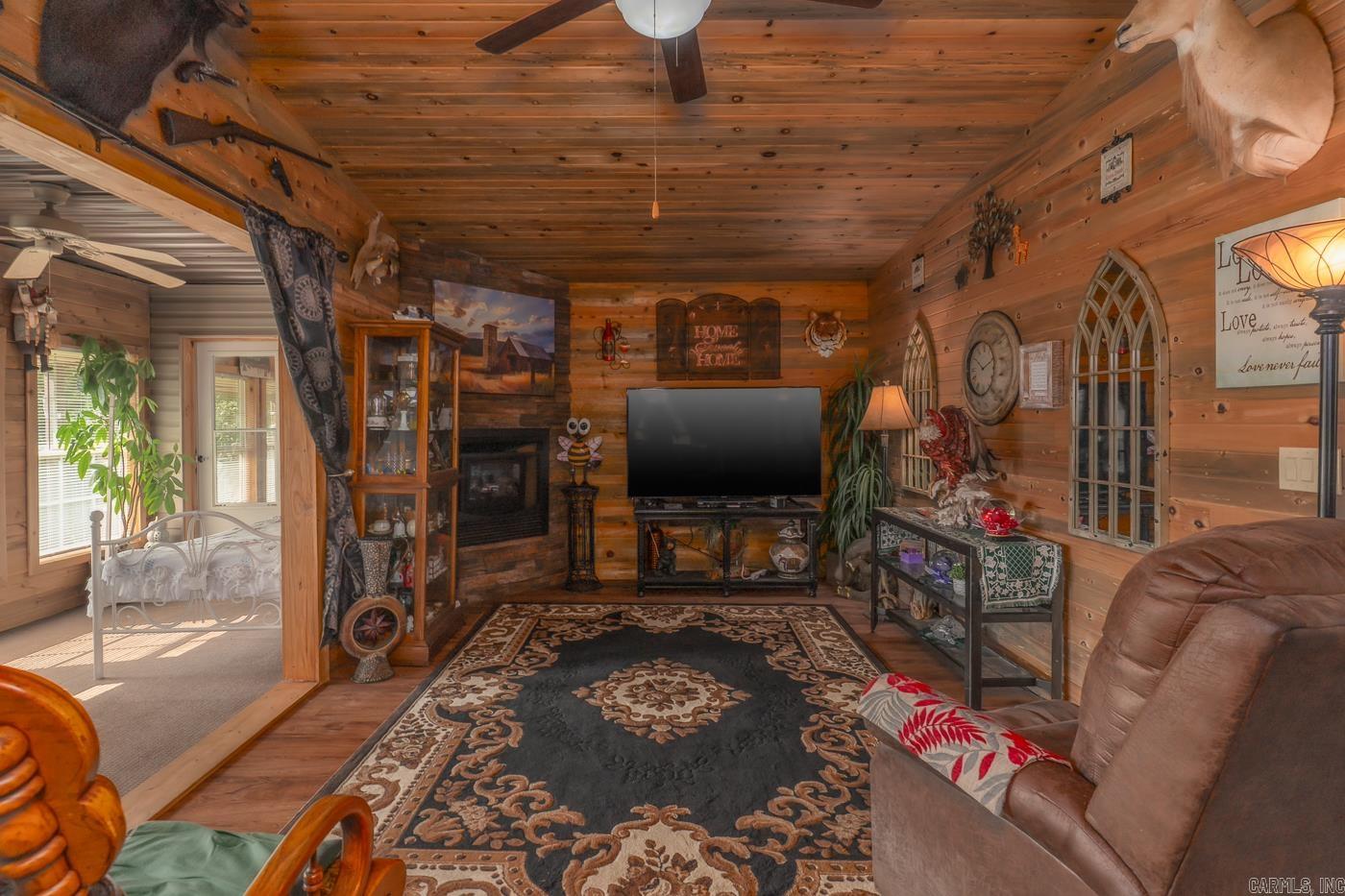 21 W Lakeshore Dr  Highland, AR