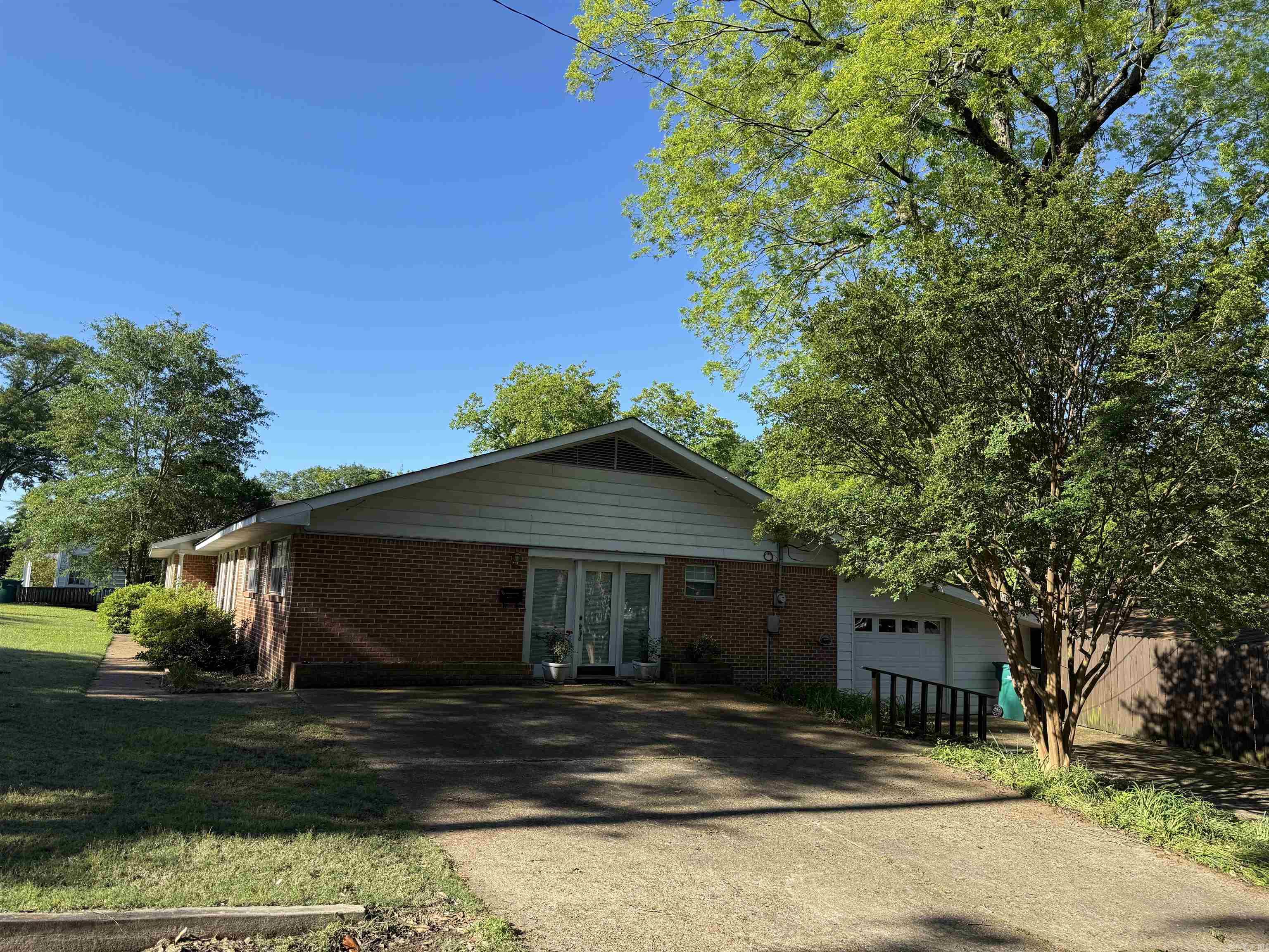 102 S 4th  Nashville, AR