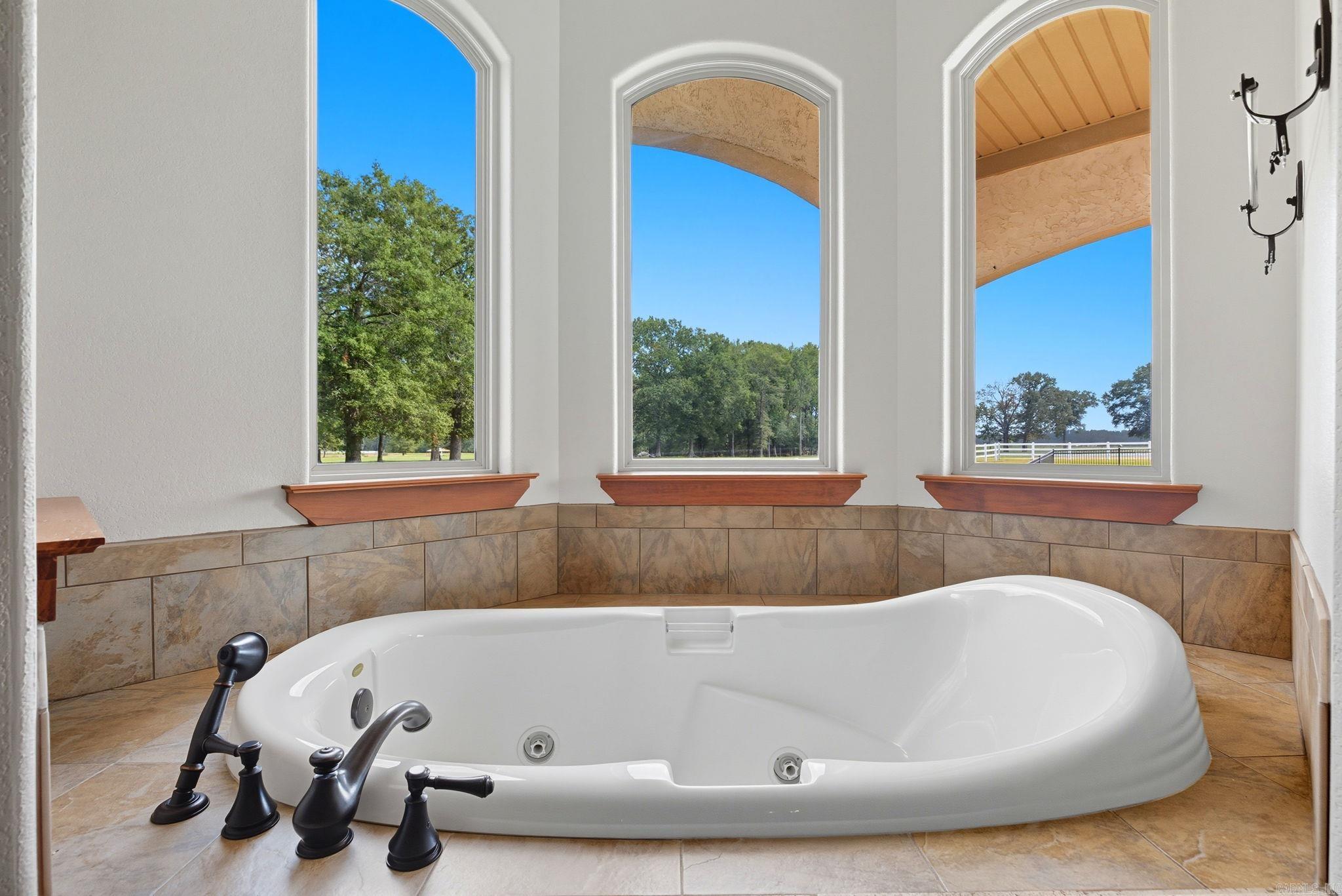 1801 W 64 Highway El Paso, AR 72045