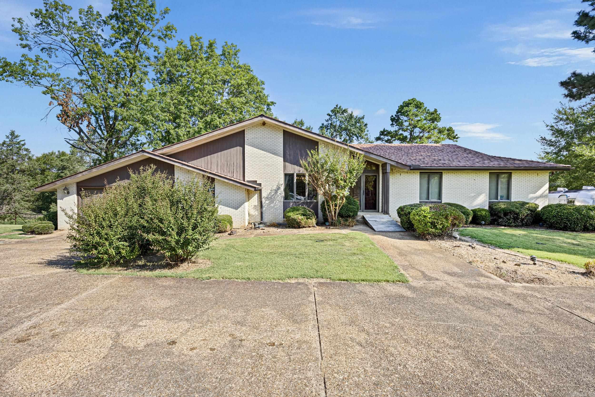 18015 E State Highway 28  Ola, AR