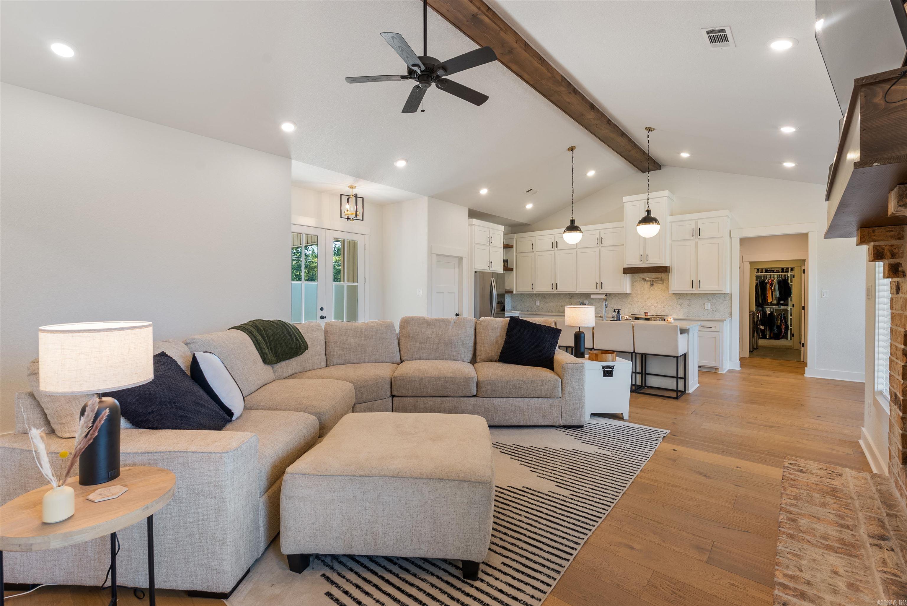 9015 Highway 298 Benton, AR 72019