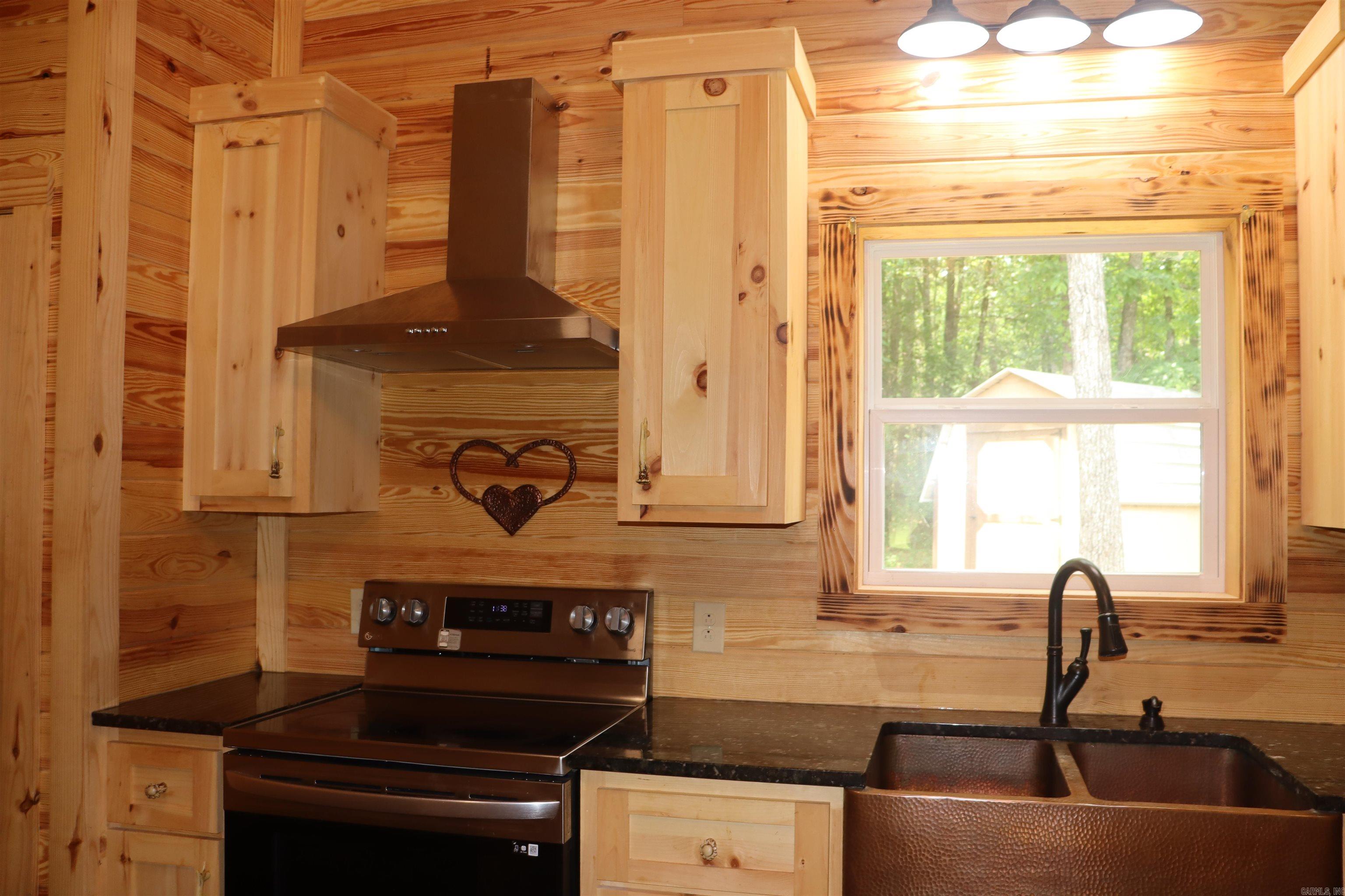 426 Bondair Road  Greers Ferry, AR