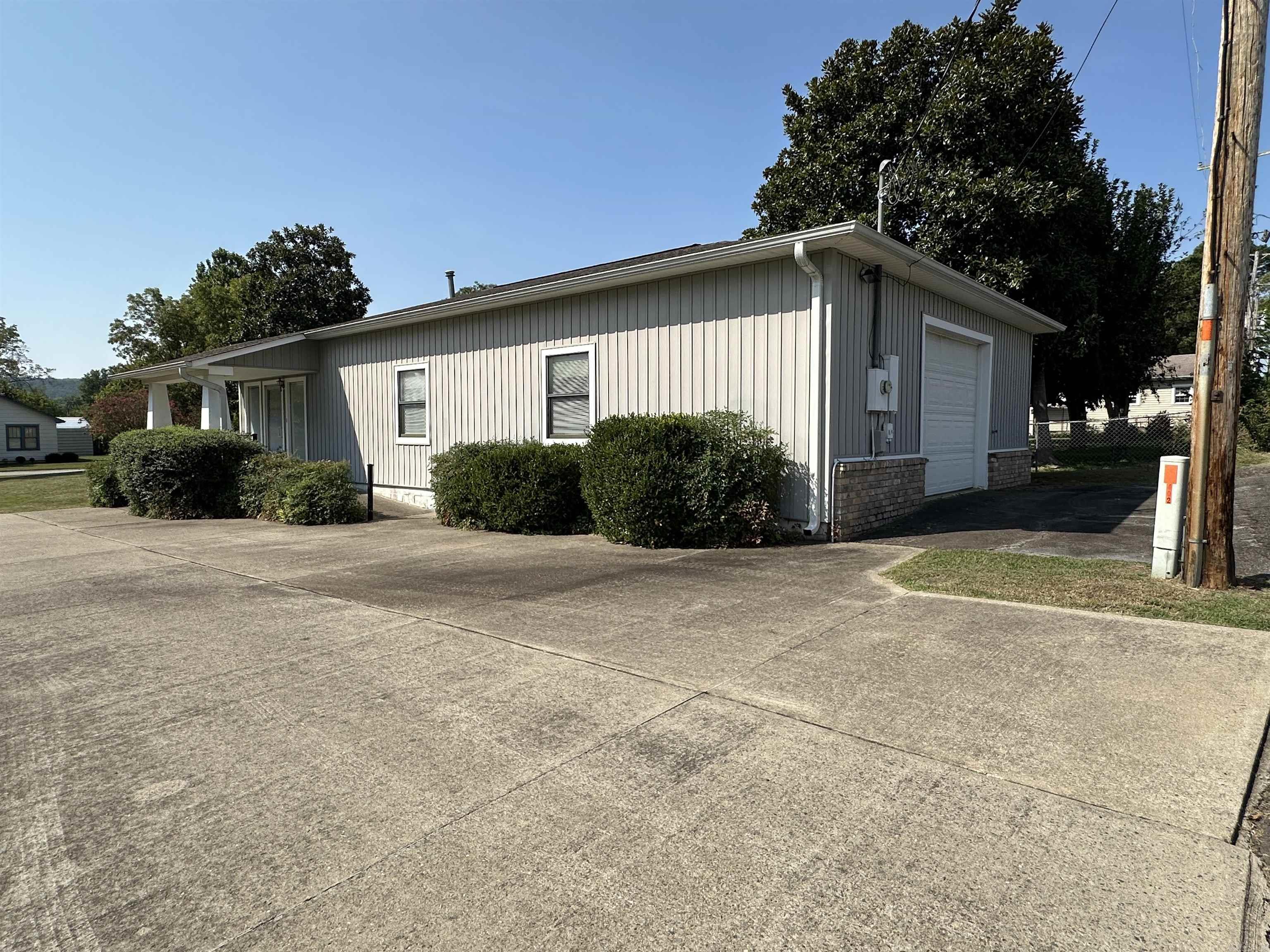 220 S 4th  Heber Springs, AR
