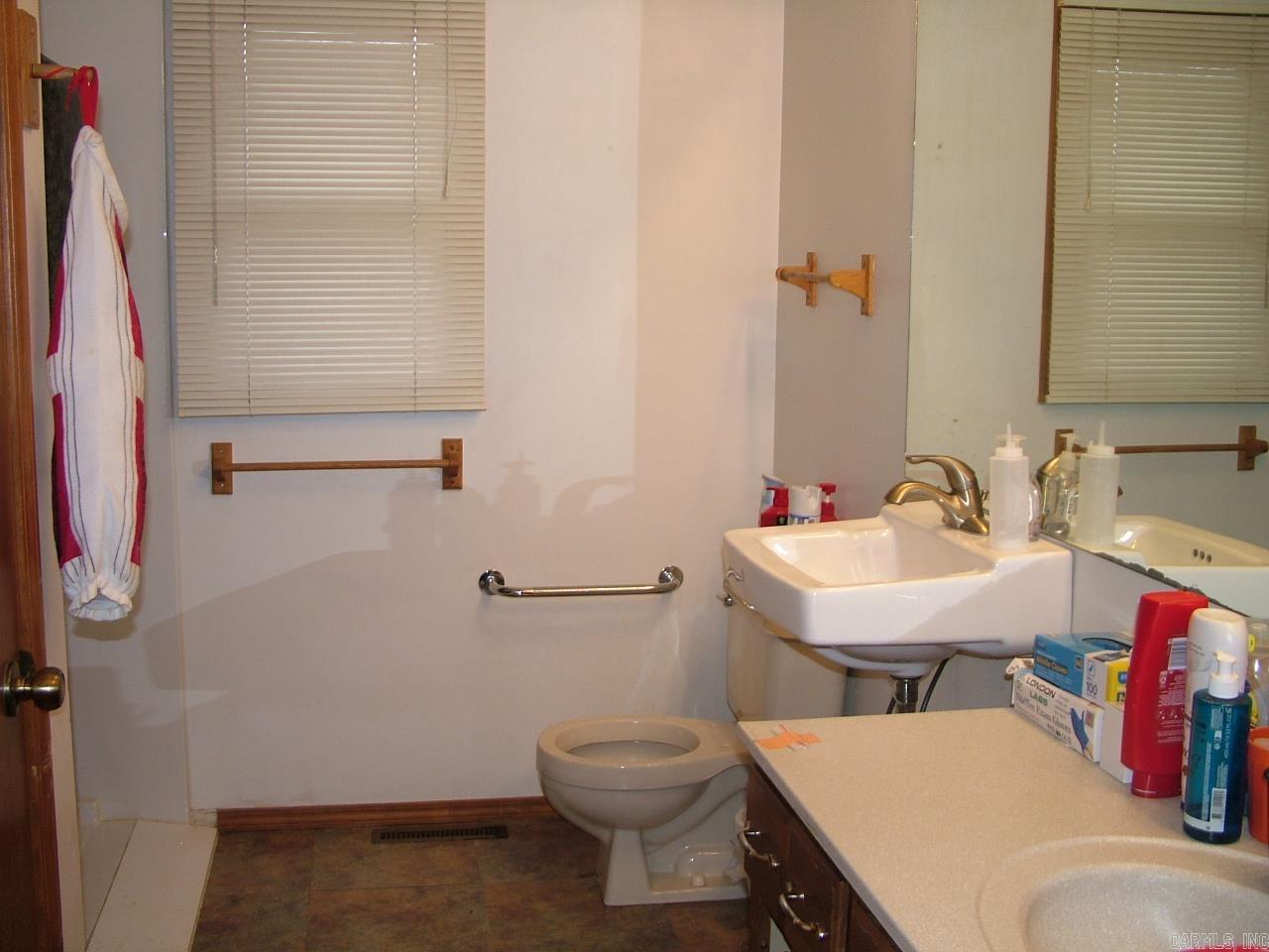 611 Hickory Hollow Drive Mountain Home, AR 72653