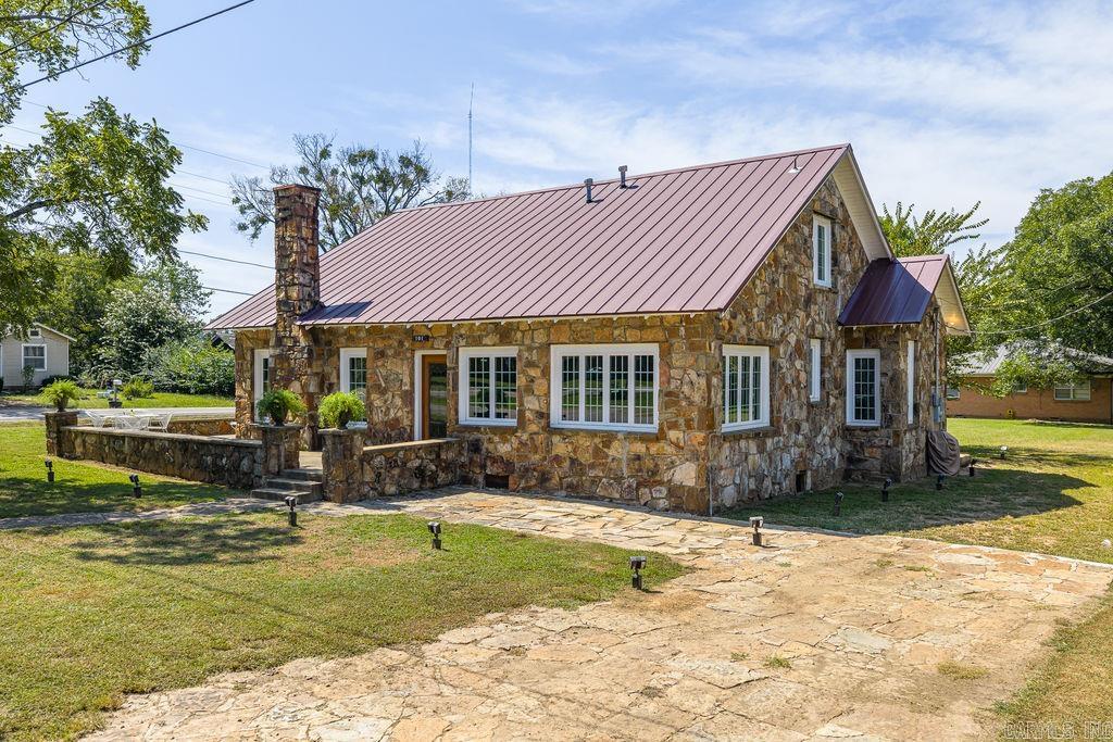 101 N Main  Mansfield, AR